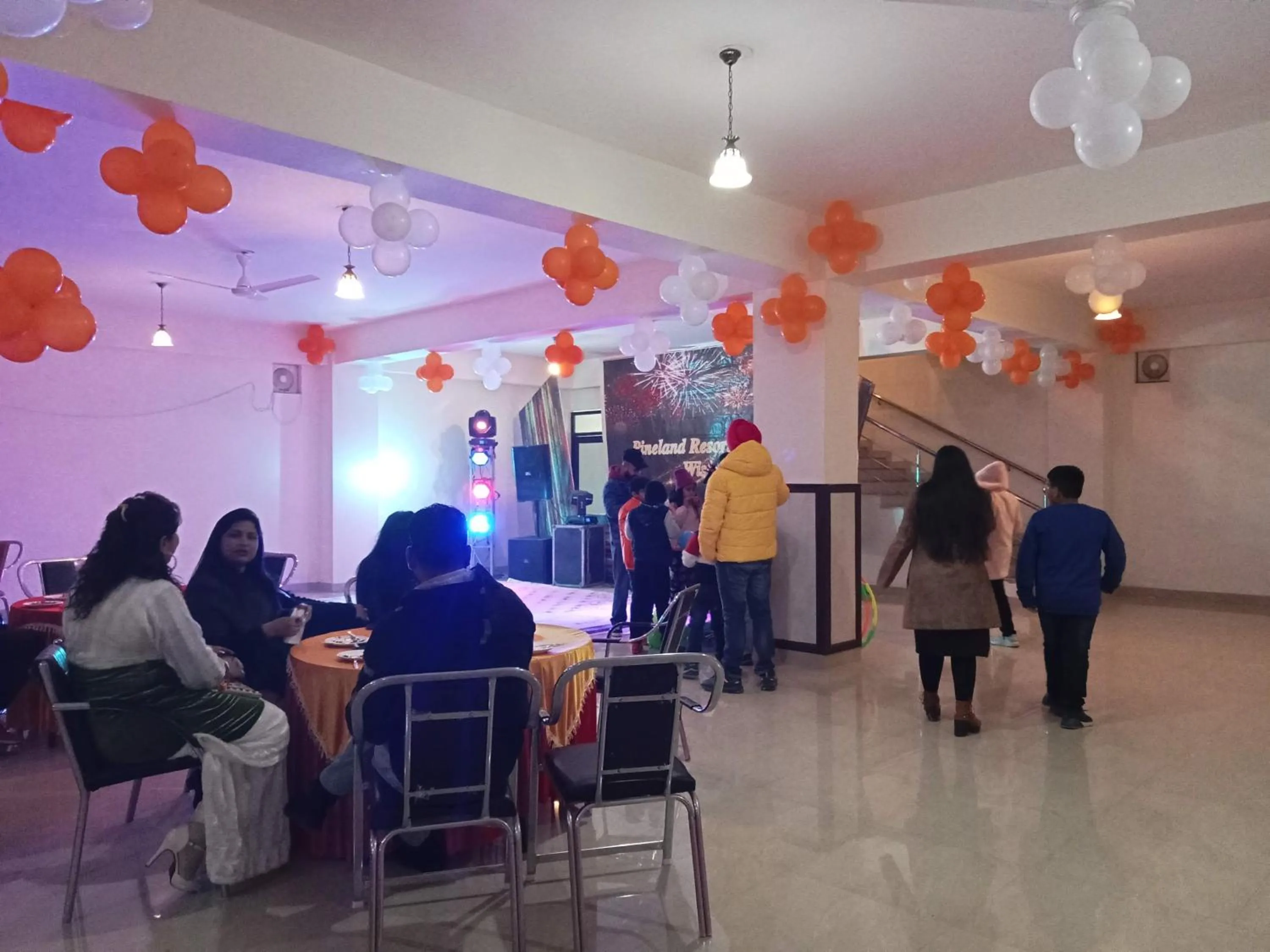 Restaurant/places to eat in Pineland Resorts & Chalets Kasauli