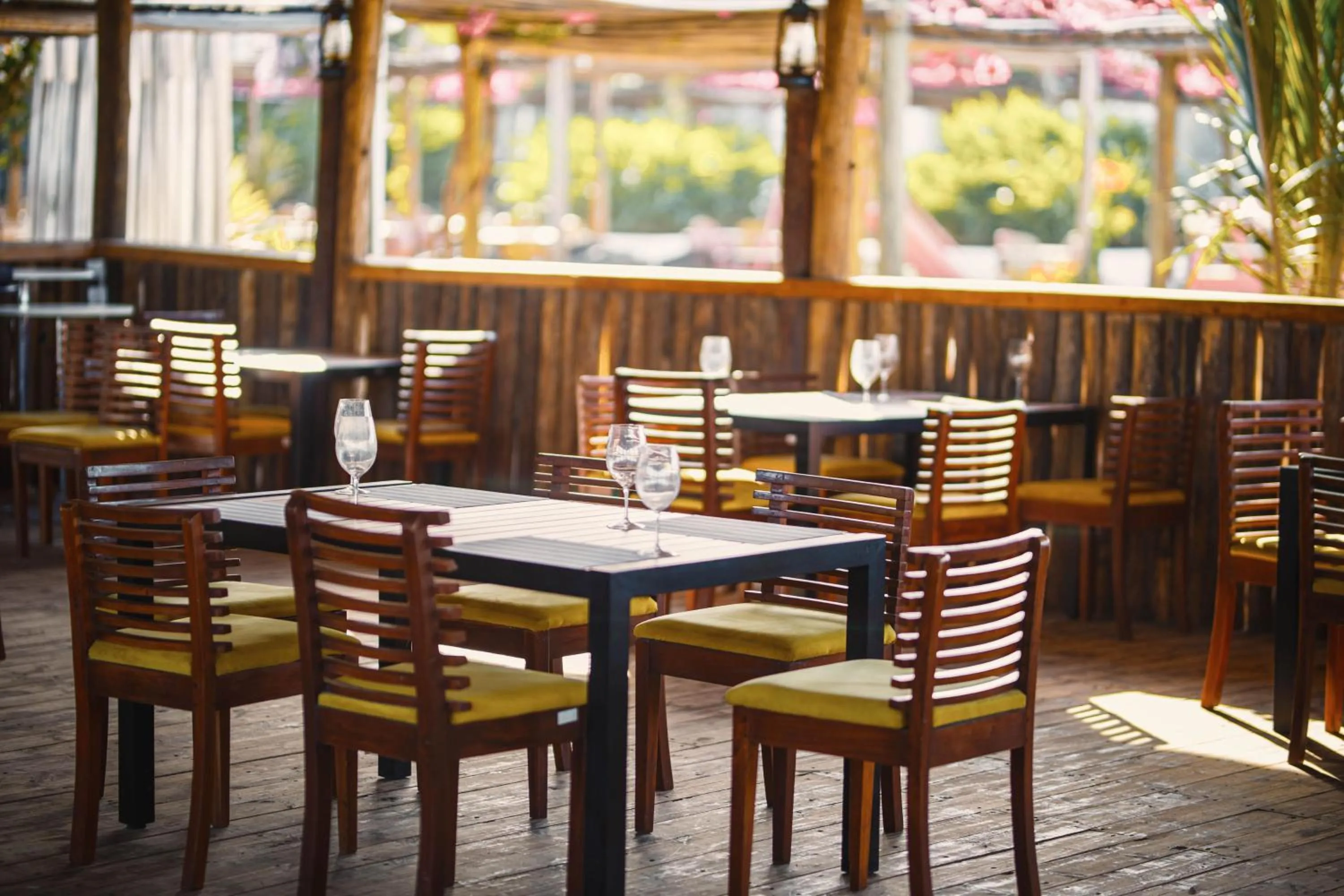 Restaurant/places to eat in Giraffe Beach Hotel