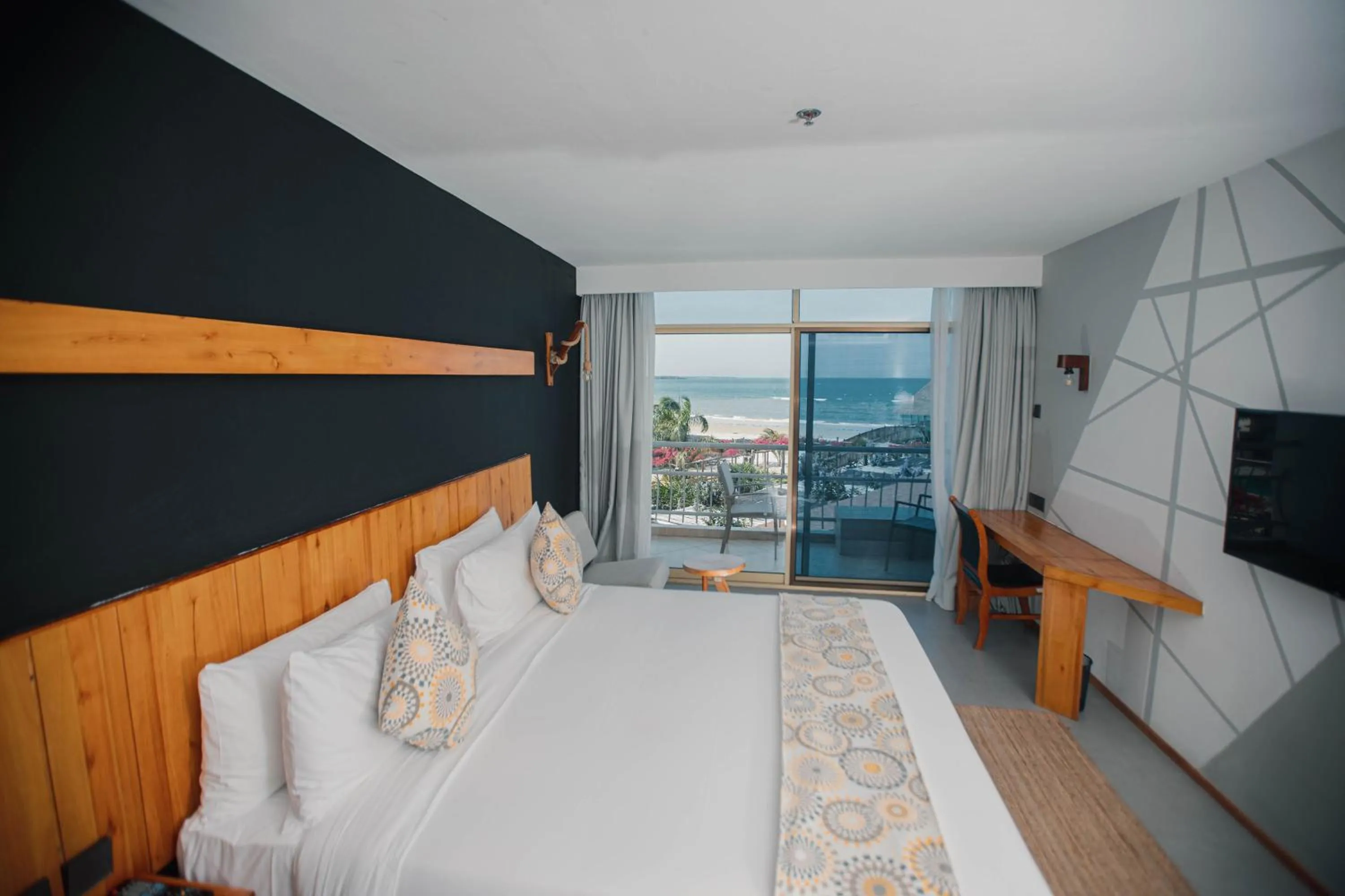 Bedroom, Bed in Giraffe Beach Hotel