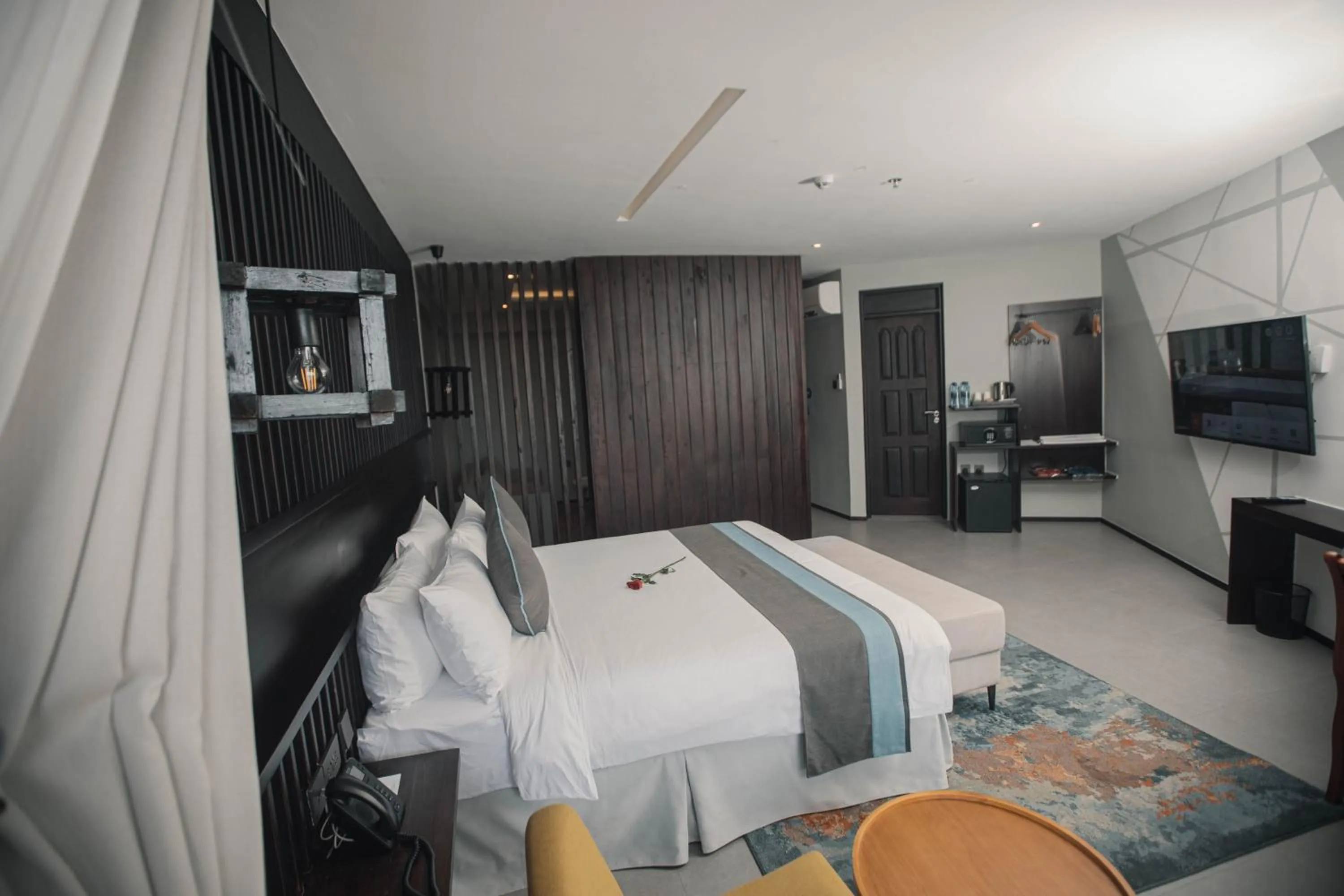 Bedroom, Bed in Giraffe Beach Hotel