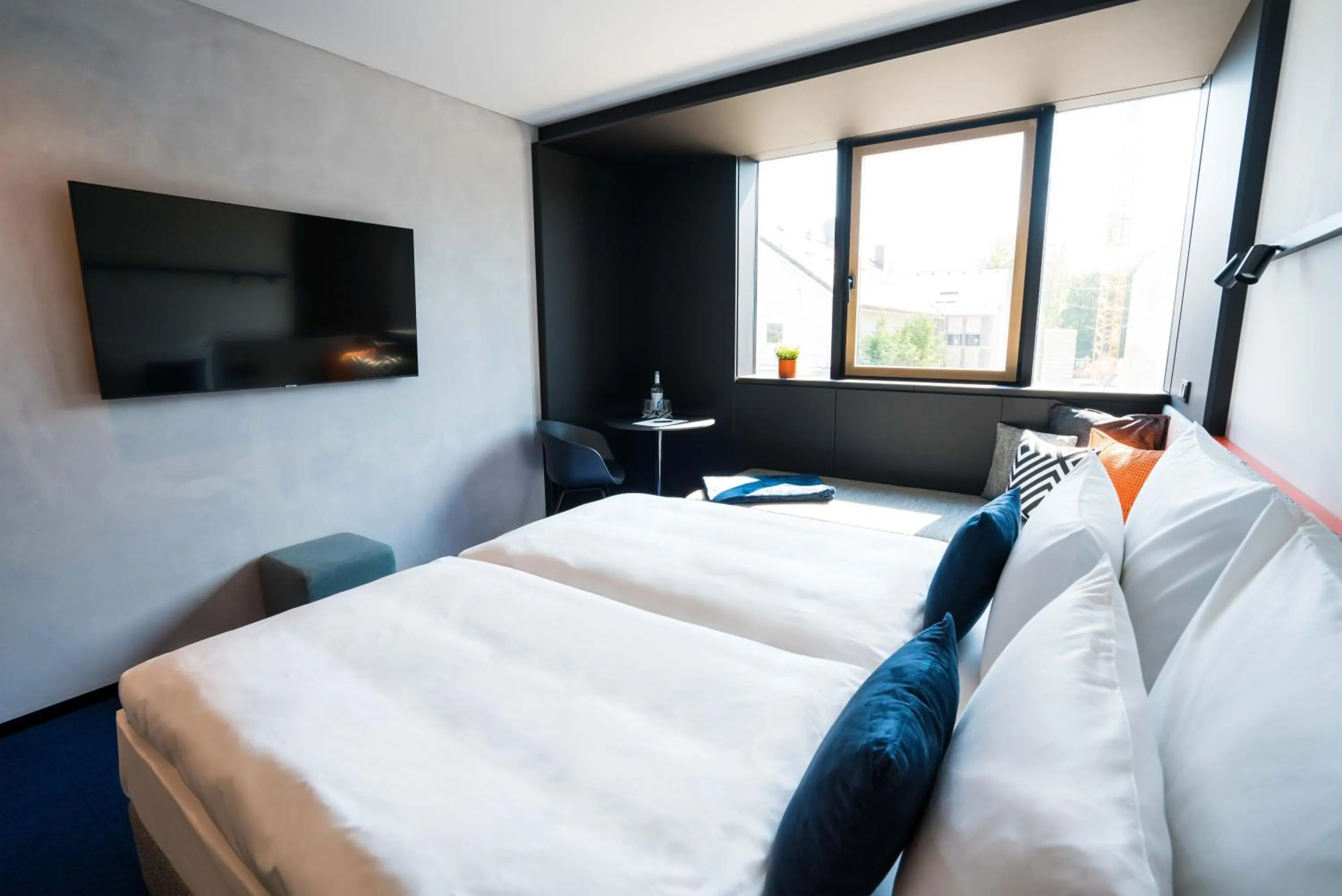 Photo of the whole room, Bed in GREFIS Hotel München-Gräfelfing