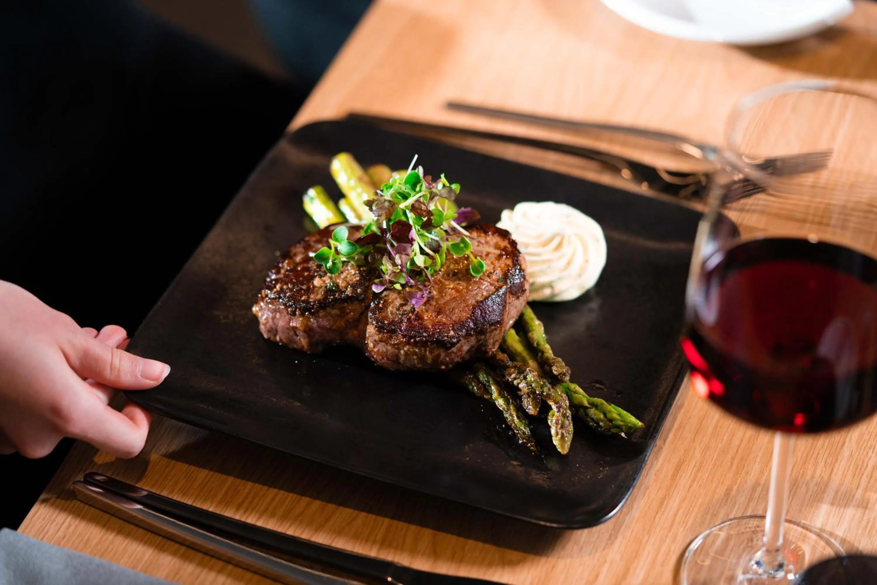 Restaurant/places to eat in GREFIS Hotel München-Gräfelfing