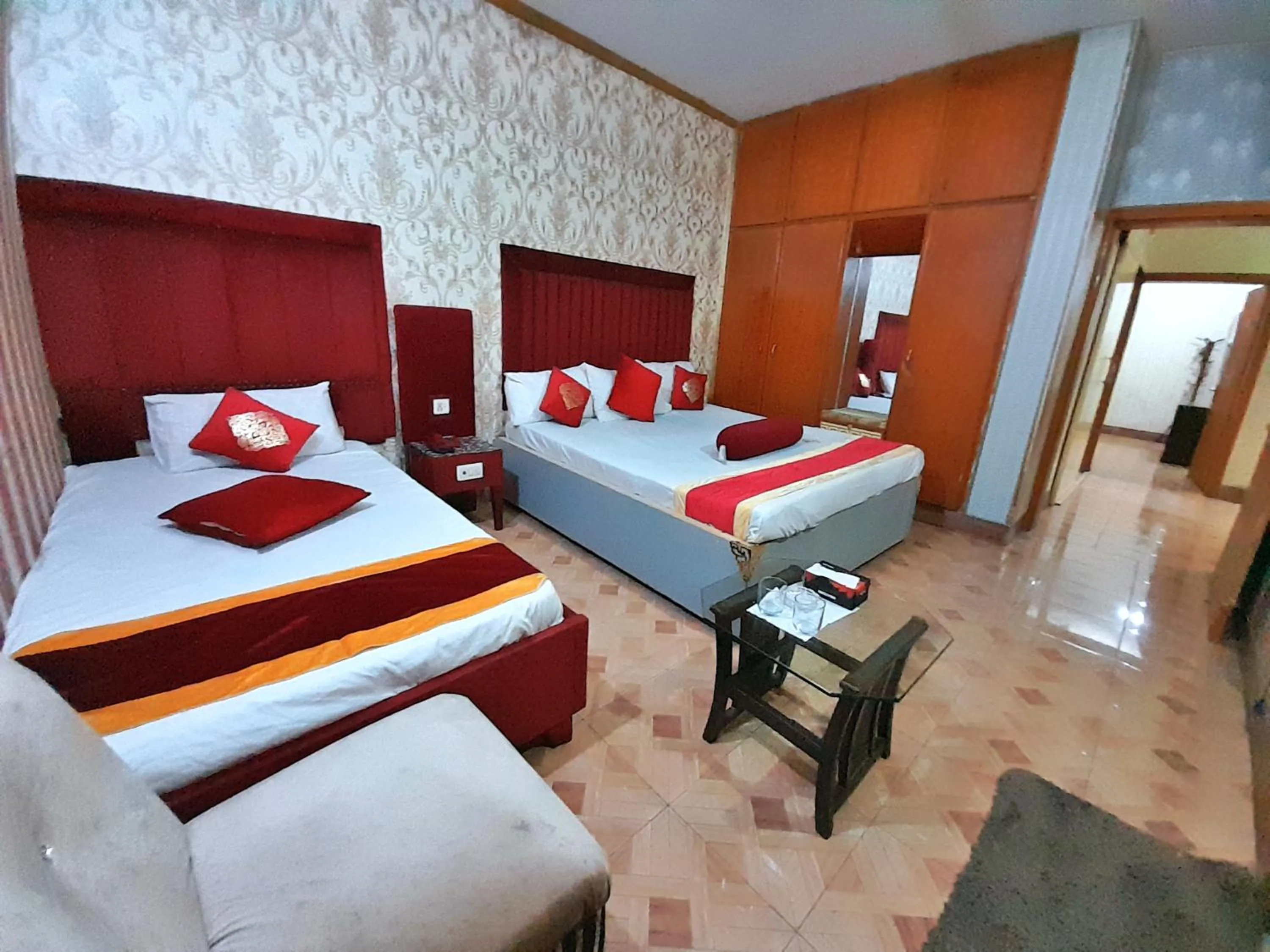 Deluxe Family Suite in Hotel Super Seven