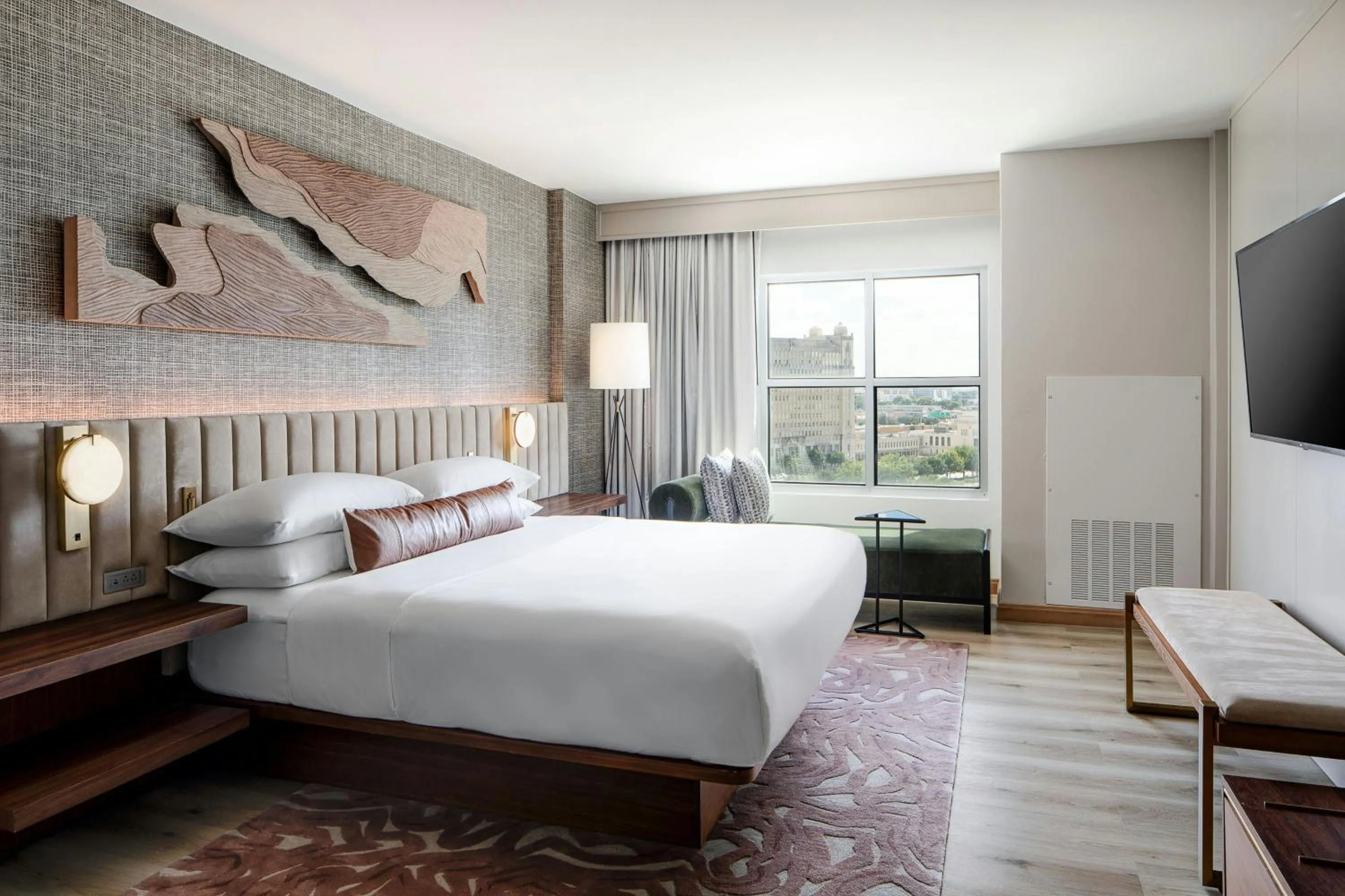 Bedroom, Bed in Sheraton Fort Worth Downtown Hotel