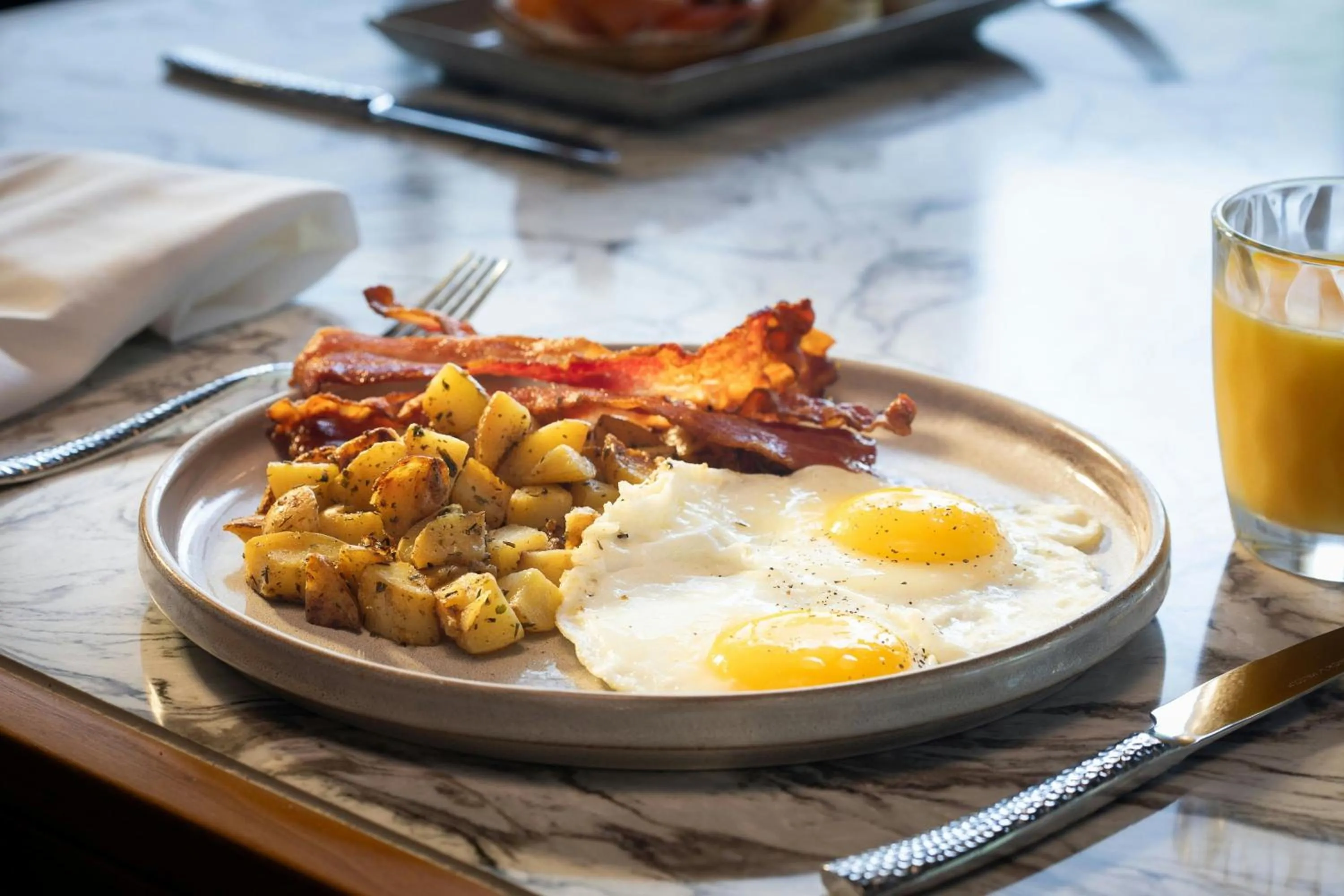 Restaurant/places to eat in Sheraton Fort Worth Downtown Hotel