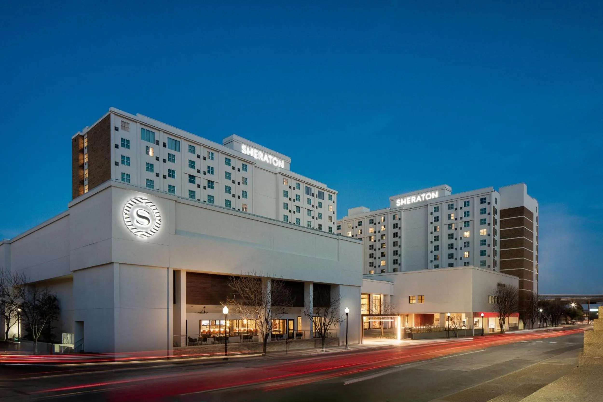 Property building in Sheraton Fort Worth Downtown Hotel