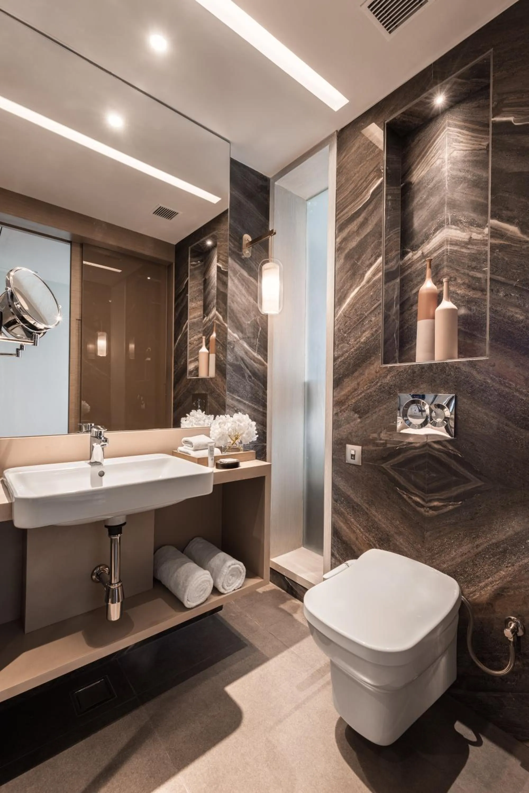 Toilet in Novotel Chandigarh Tribune Chowk