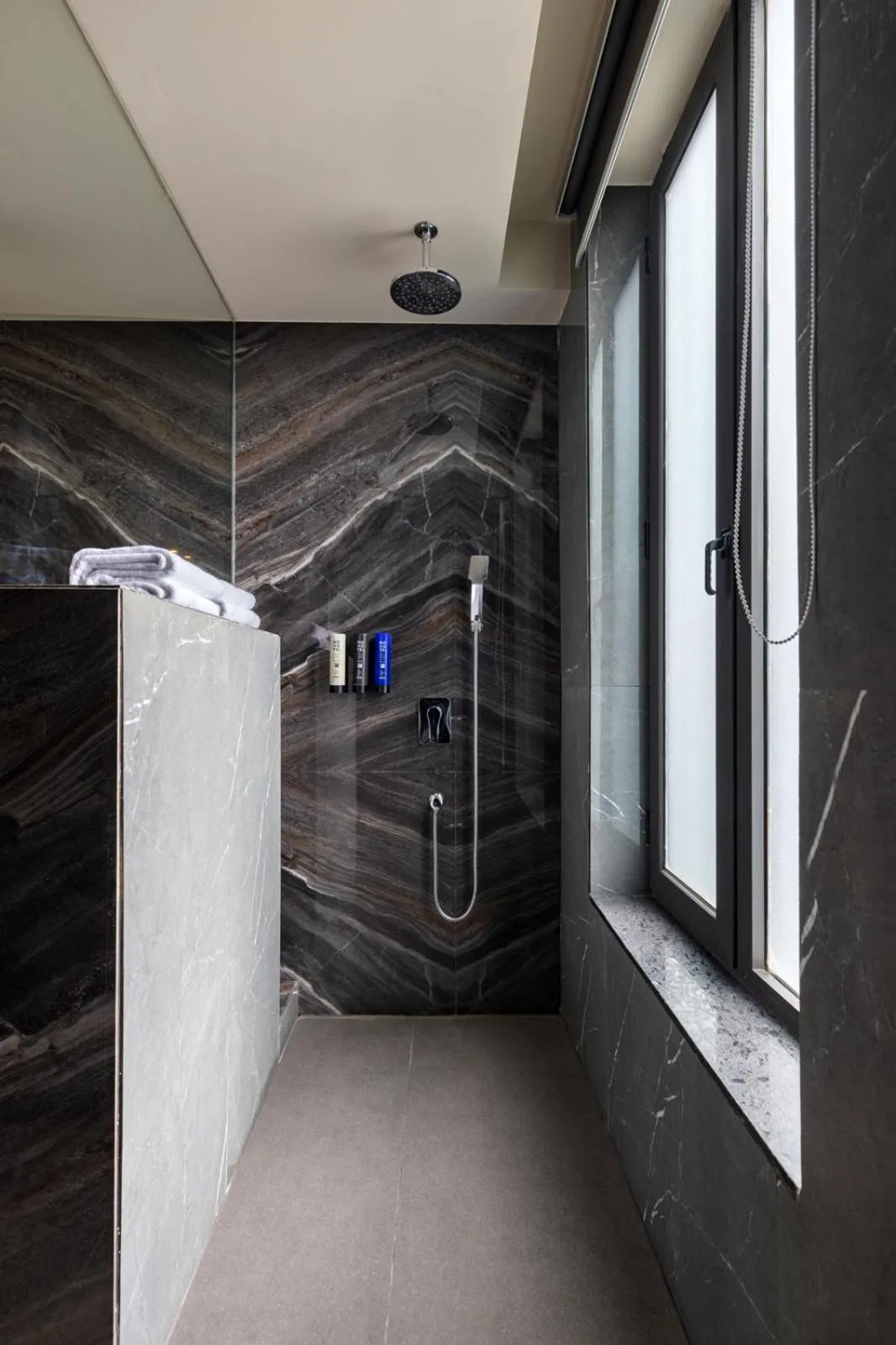 Shower in Novotel Chandigarh Tribune Chowk