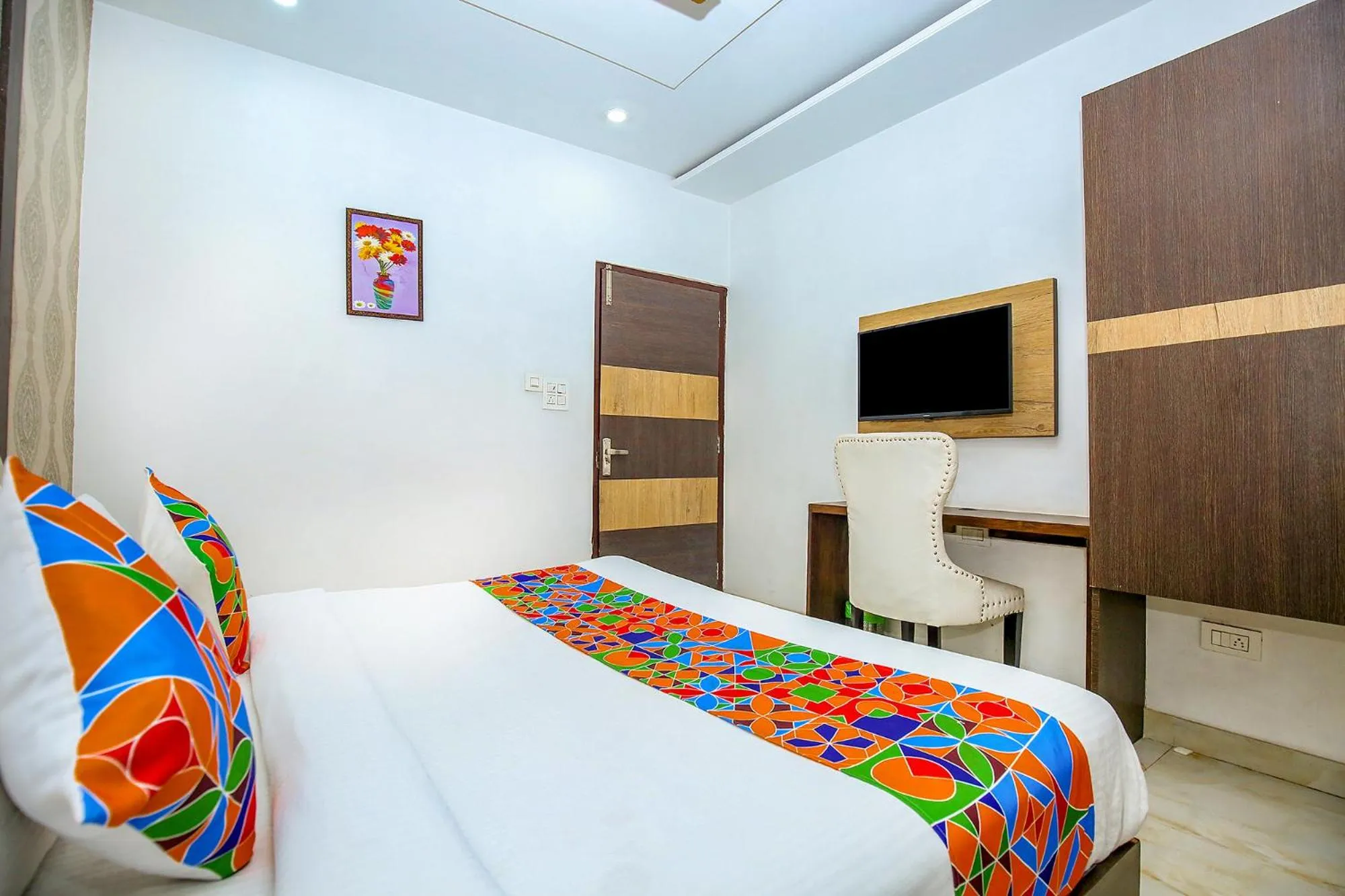 TV and multimedia in FabHotel Golden Temple Paradise - 50 meters from Golden Temple