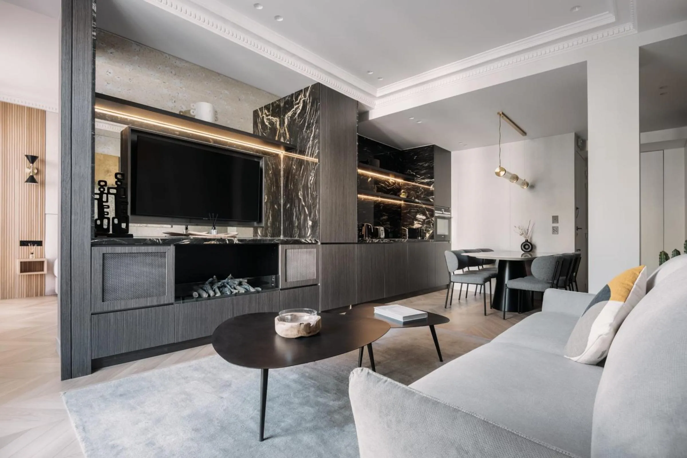 Three-Bedroom Apartment in HIGHSTAY - Luxury Serviced Apartments - North Marais 1