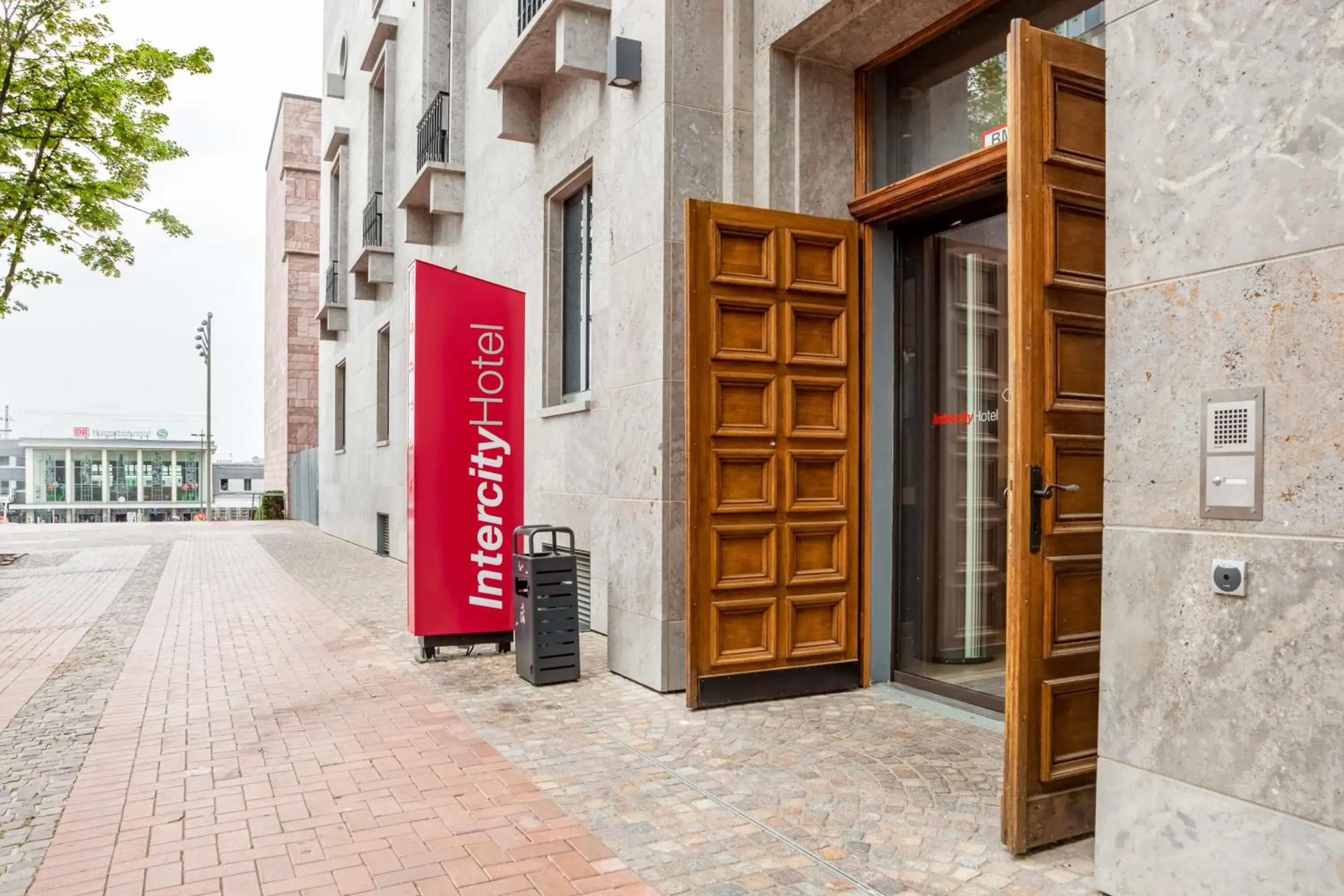 Facade/entrance in IntercityHotel Dortmund Facade/entrance in IntercityHotel Dortmund