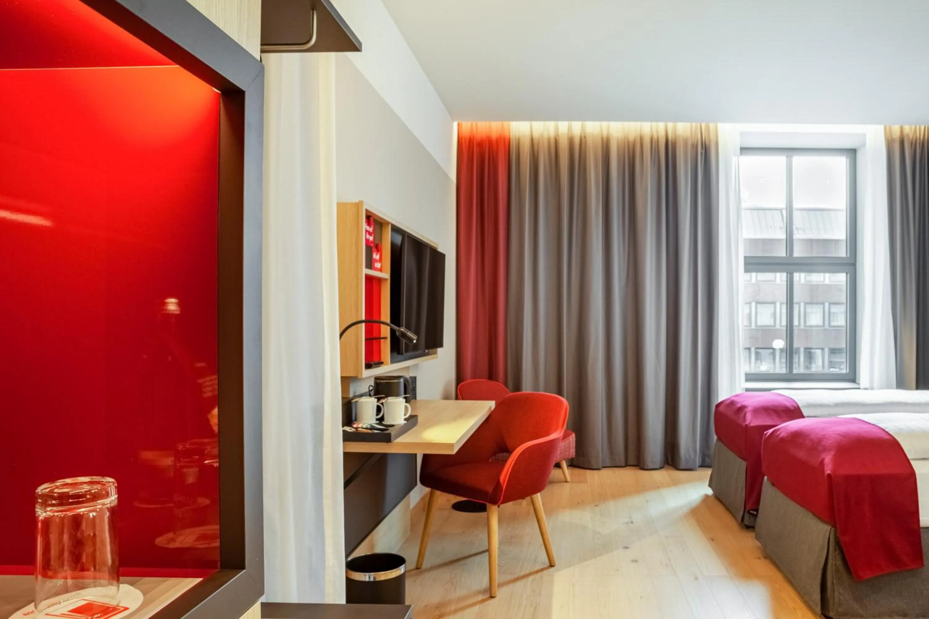 Bedroom, Bed in IntercityHotel Dortmund