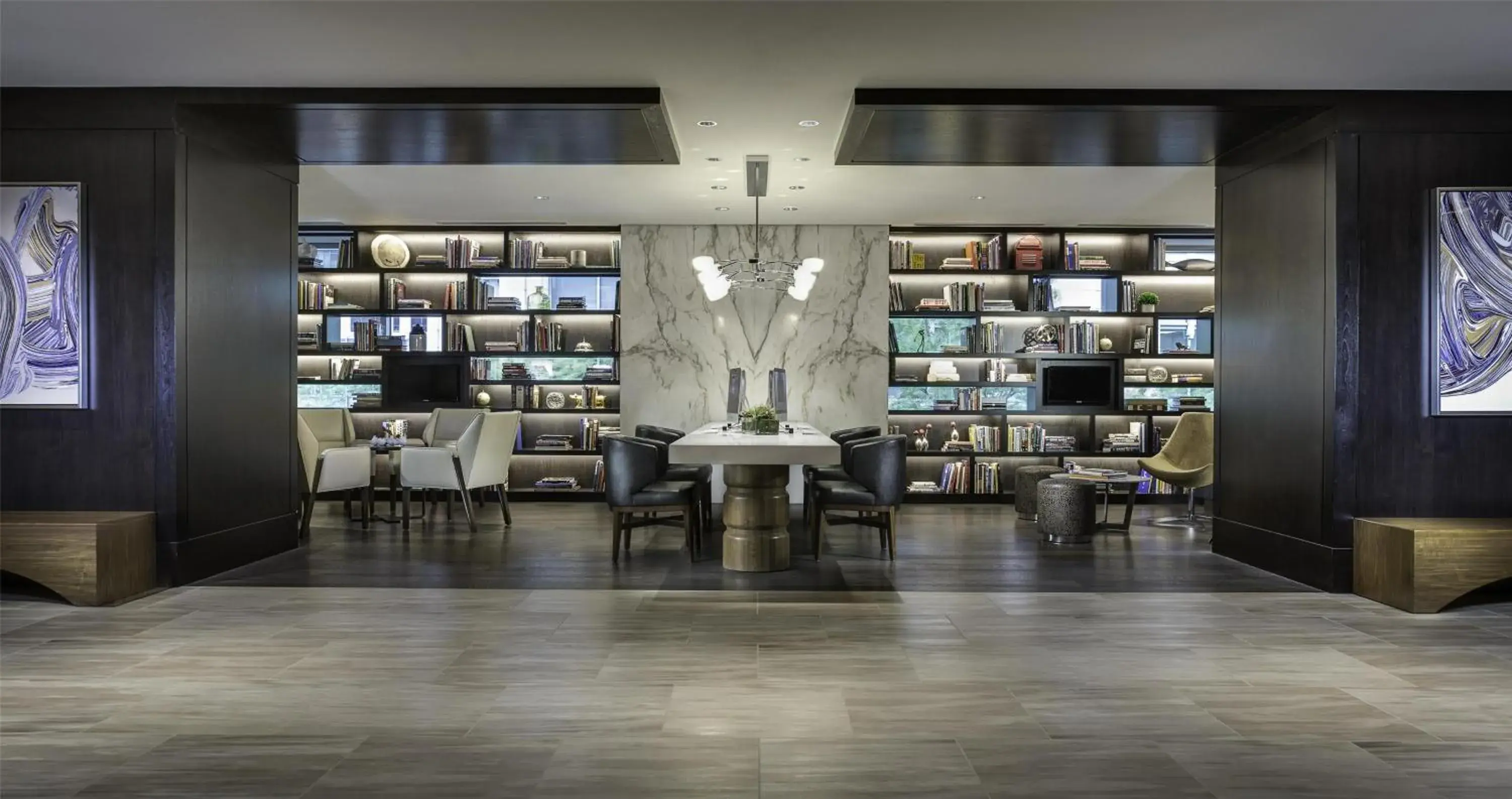 Lounge or bar in Hyatt Centric Chicago Magnificent Mile Lounge or bar in Hyatt Centric Chicago Magnificent Mile