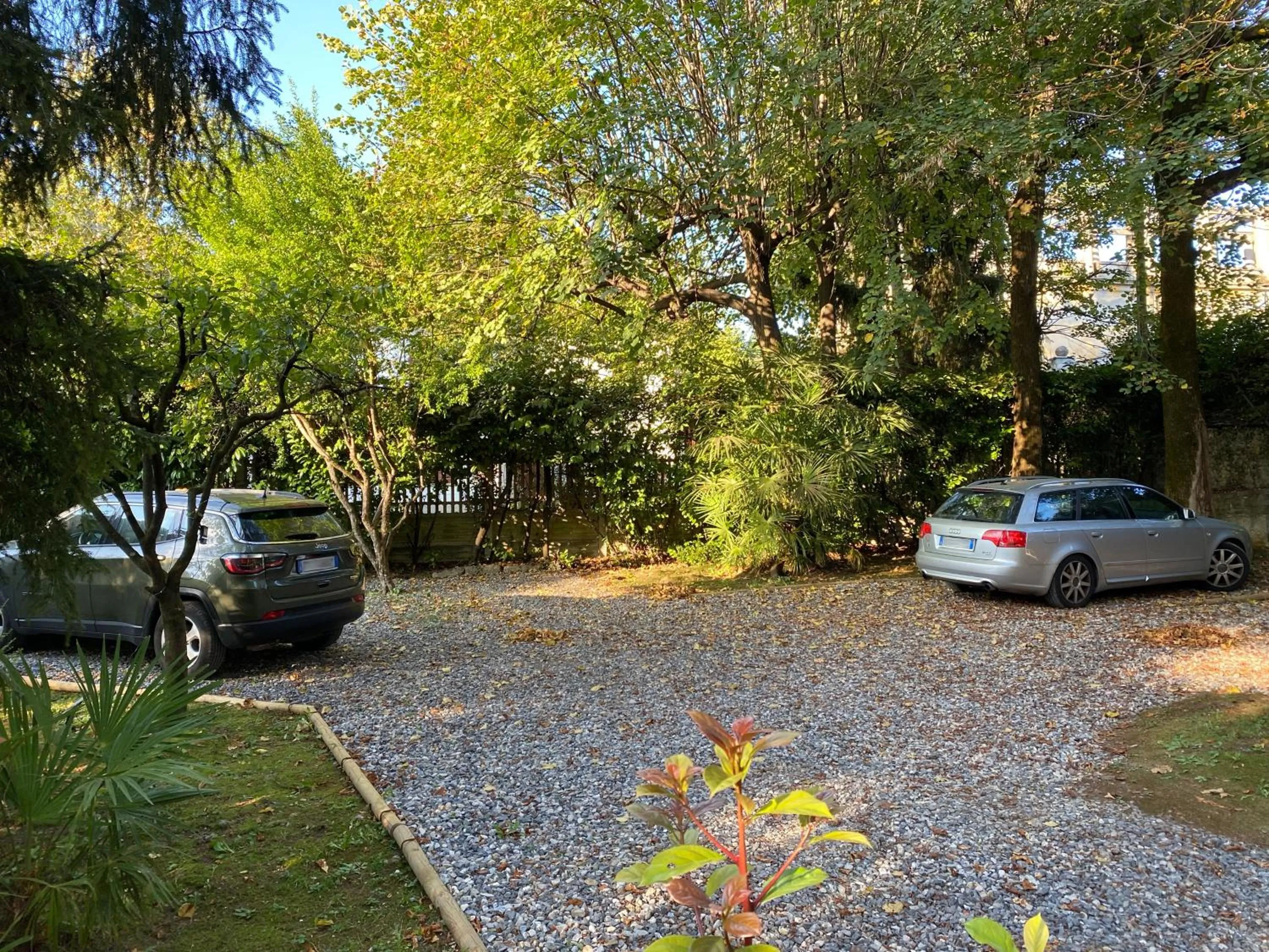Parking in Villa Lina