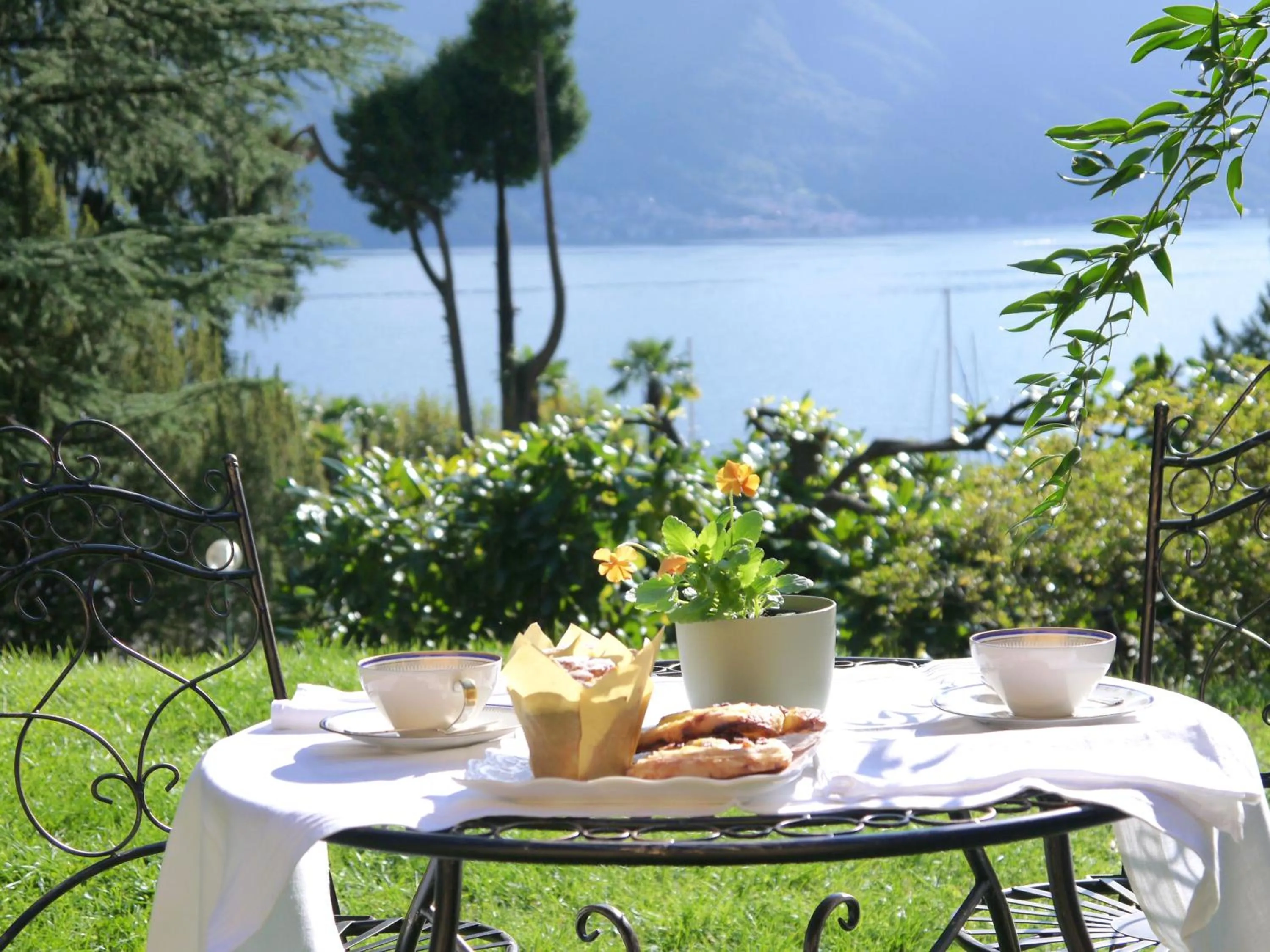 Breakfast in Villa Lina