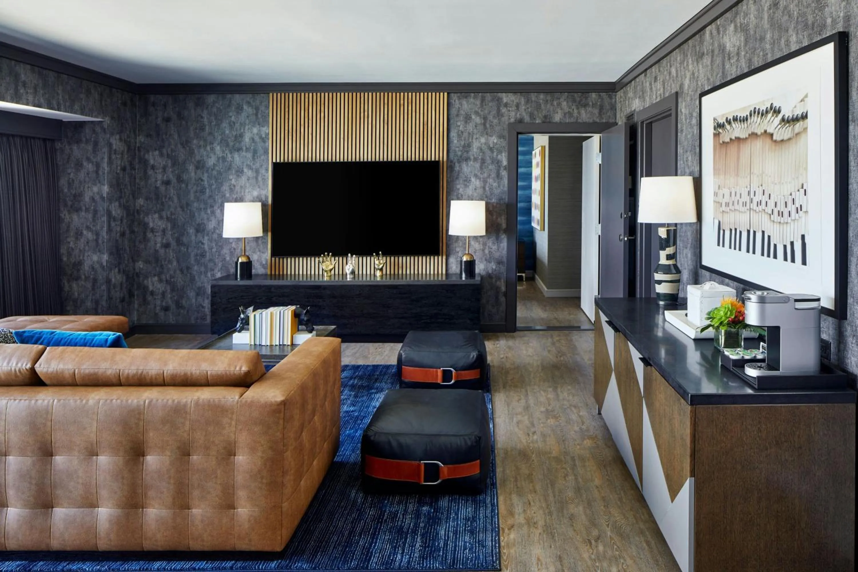 Living room, Bed in Renaissance Nashville Hotel