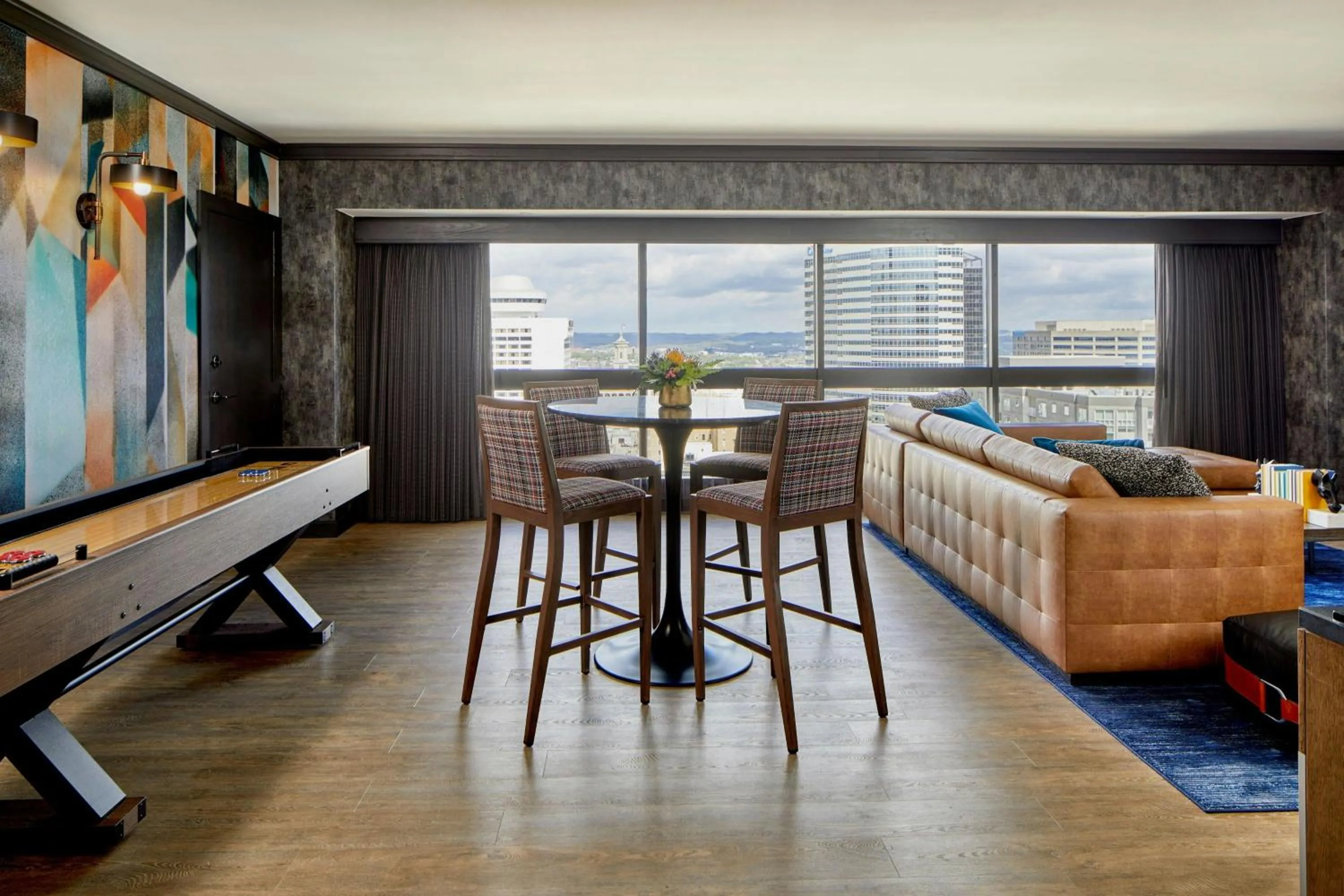 Living room in Renaissance Nashville Hotel