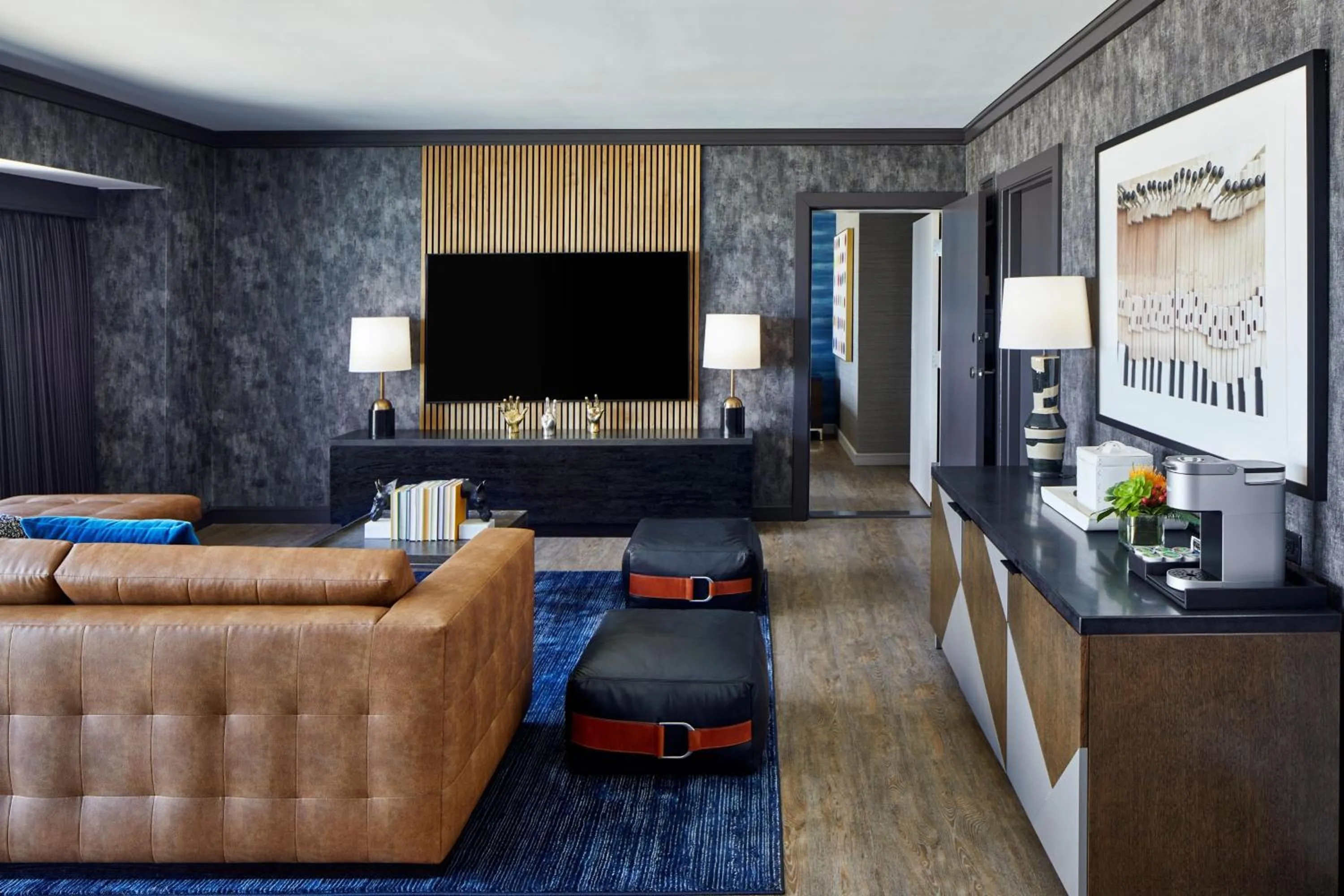 Living room, Bed in Renaissance Nashville Hotel