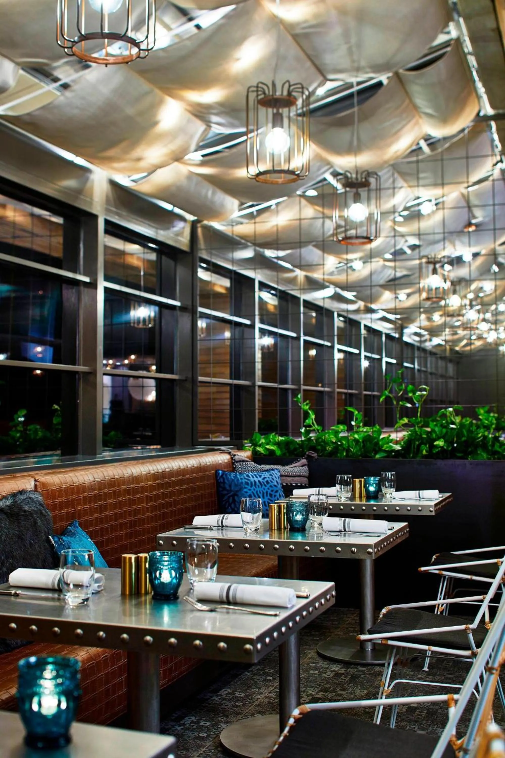 Restaurant/places to eat in Renaissance Nashville Hotel