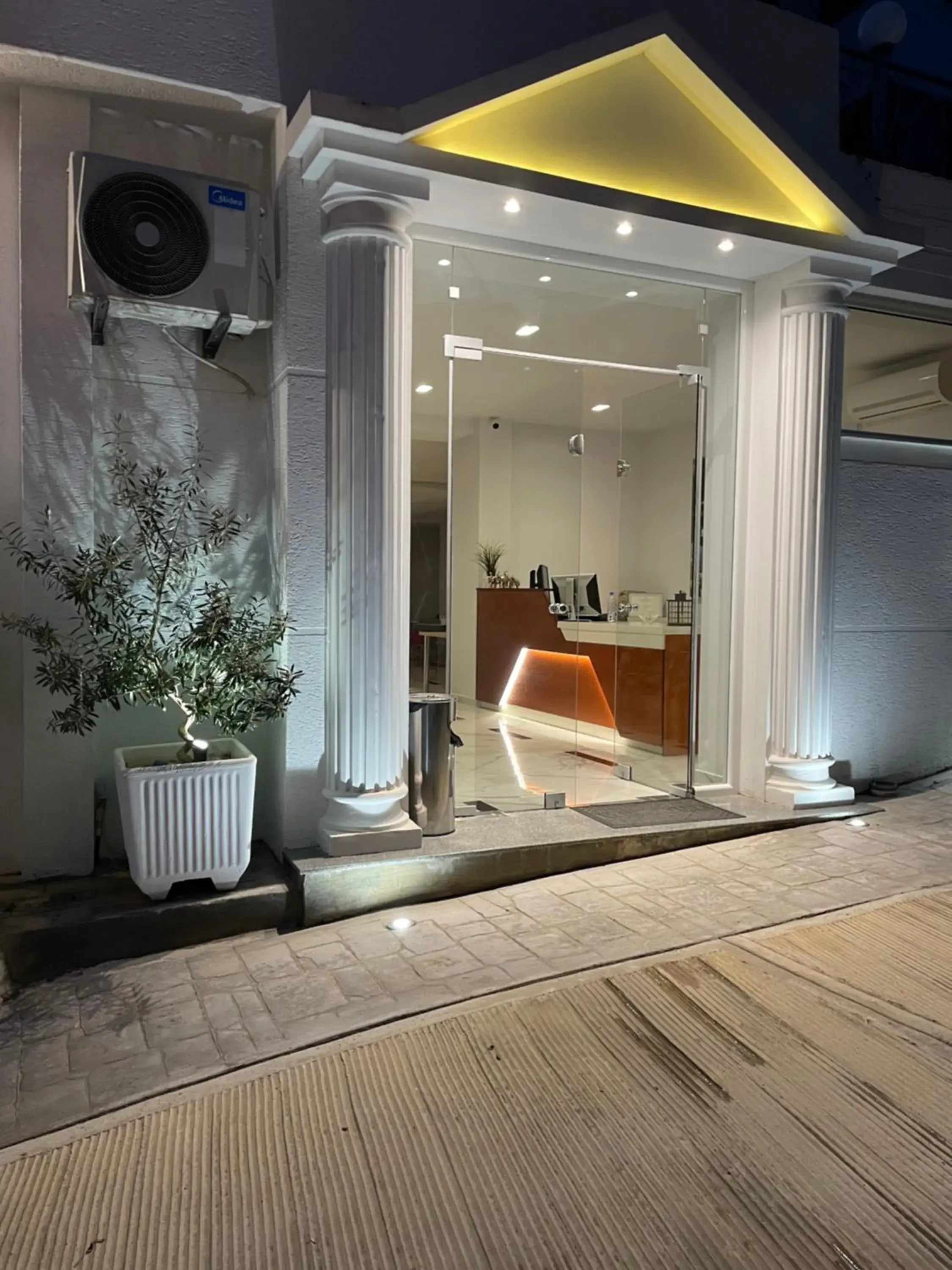 Quadruple Room with Terrace in Relax Mea Hotel Quadruple Room with Terrace in Relax Mea Hotel