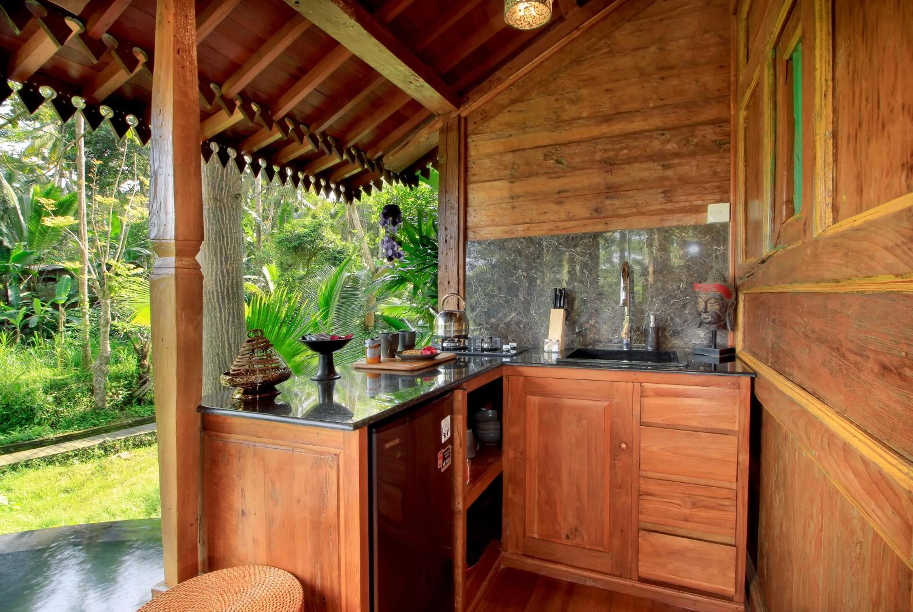 Kitchen or kitchenette in Masakali Retreat