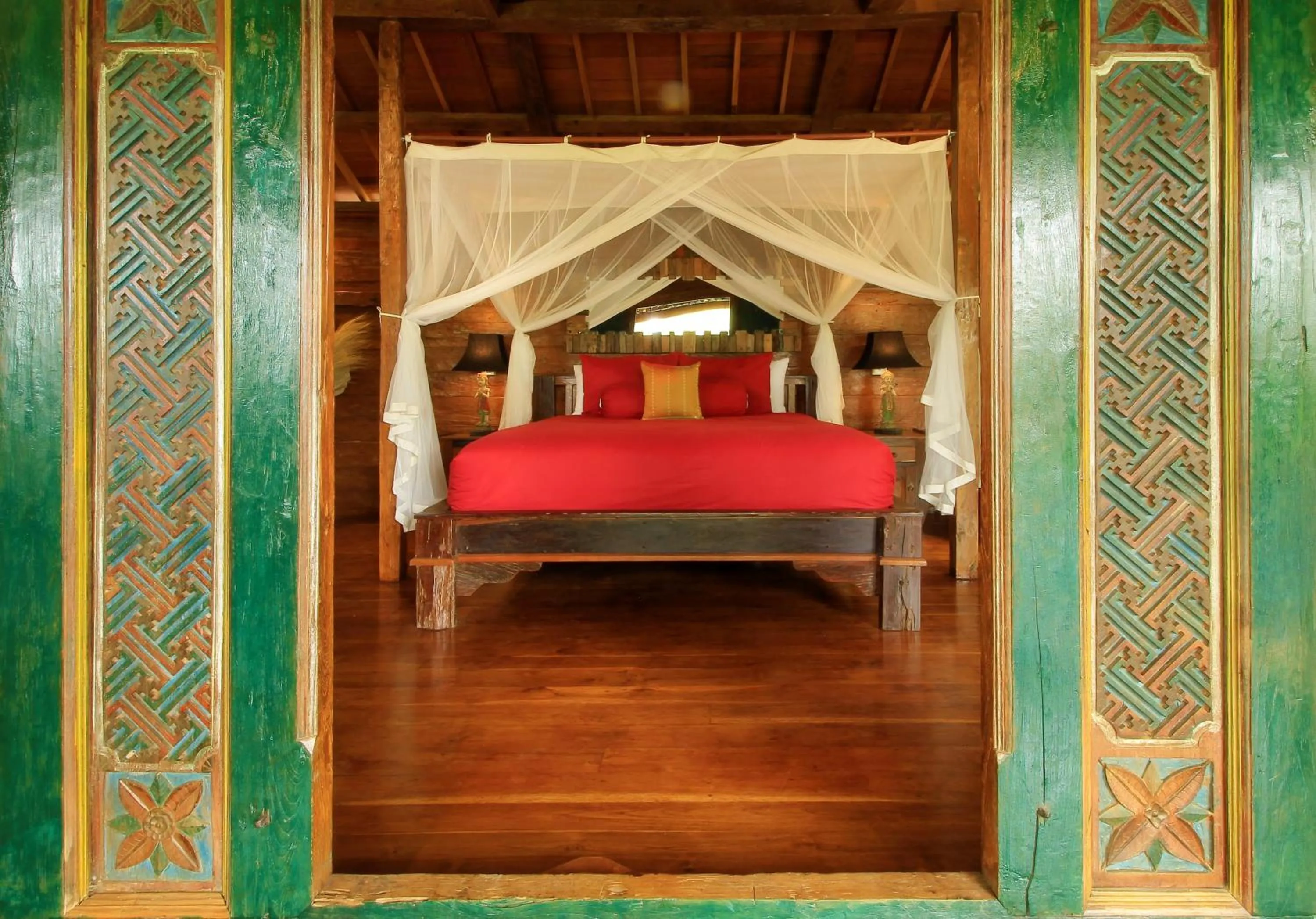 Facade/entrance, Bed in Masakali Retreat