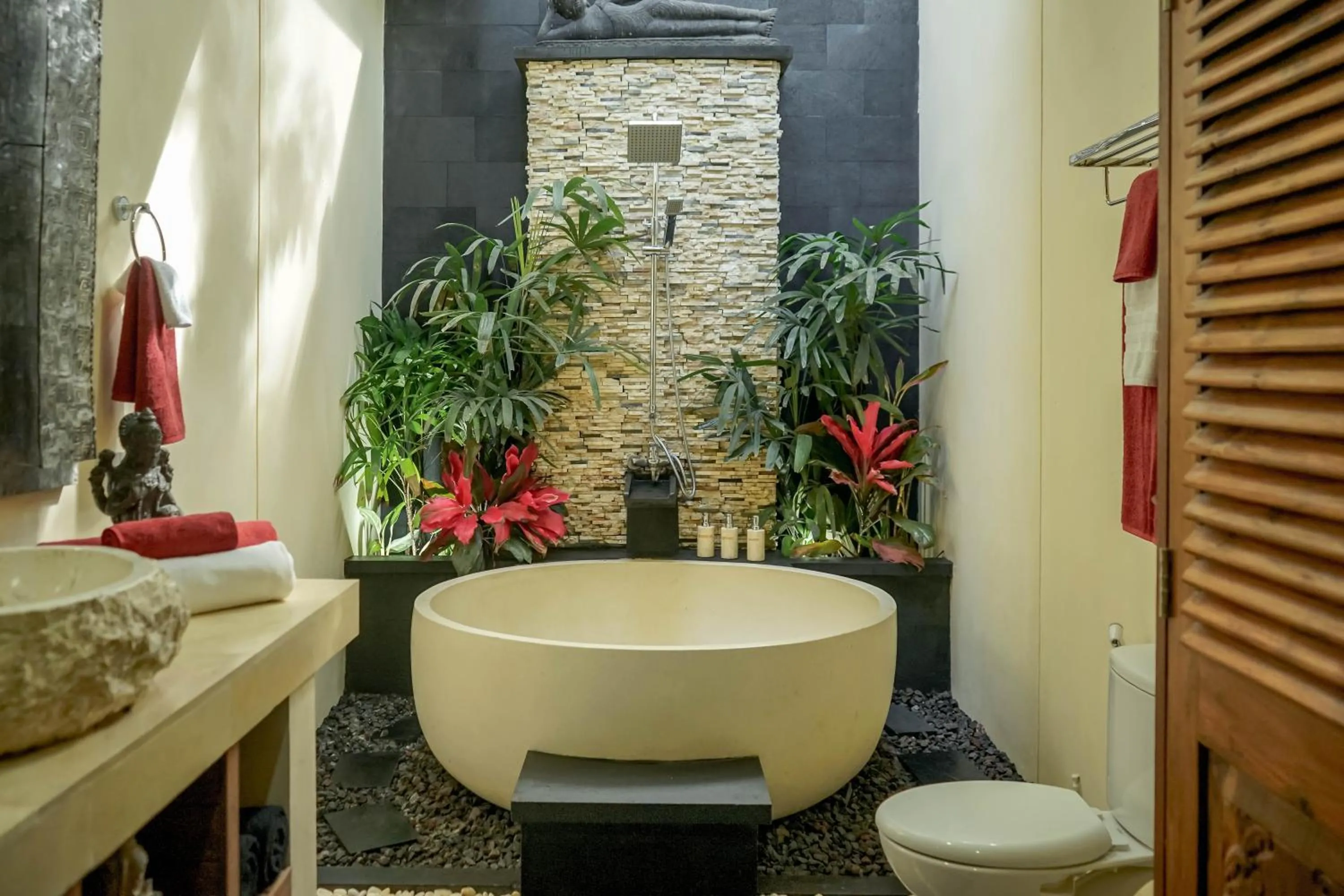 Shower in Masakali Retreat