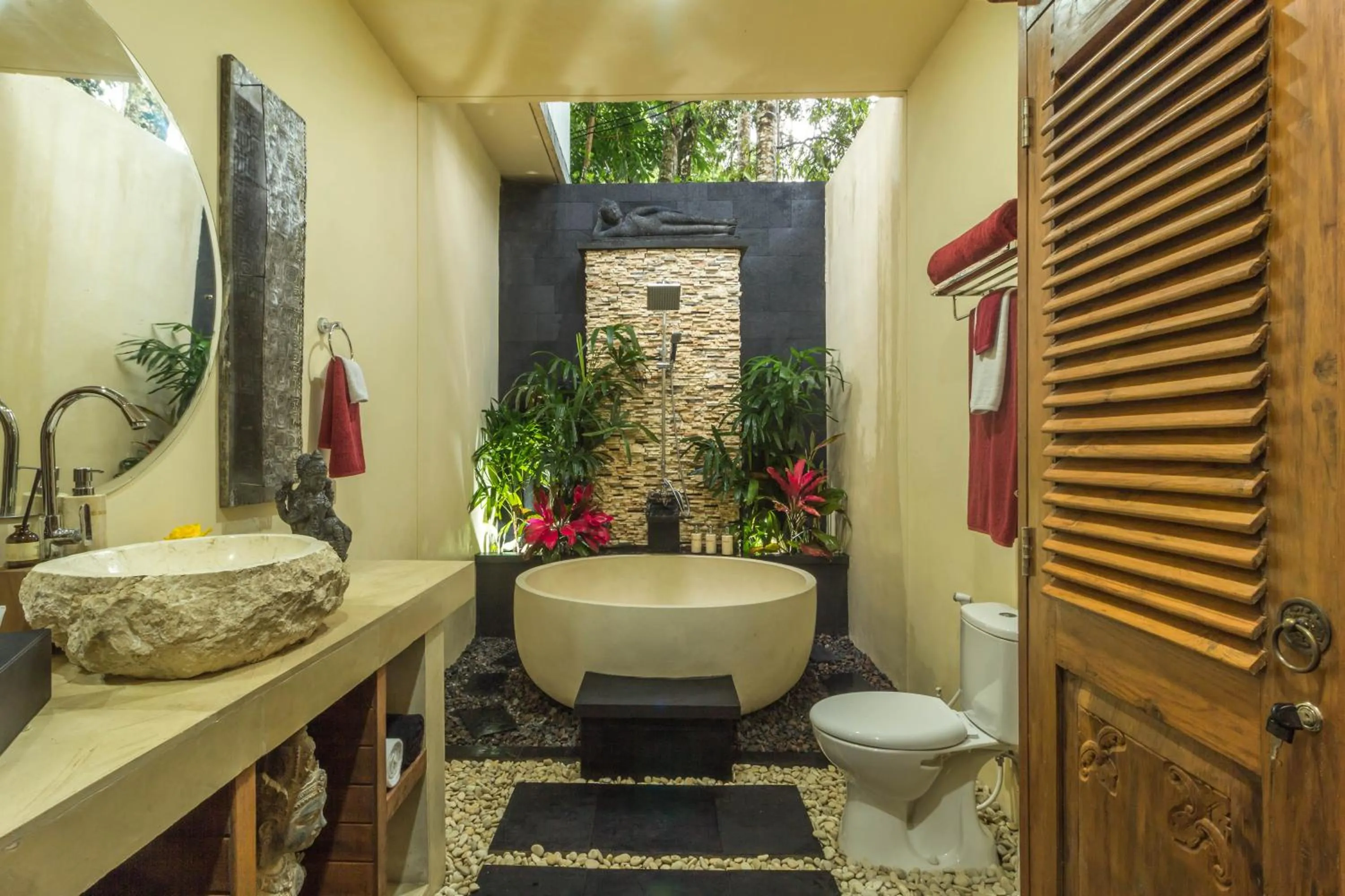 Shower in Masakali Retreat