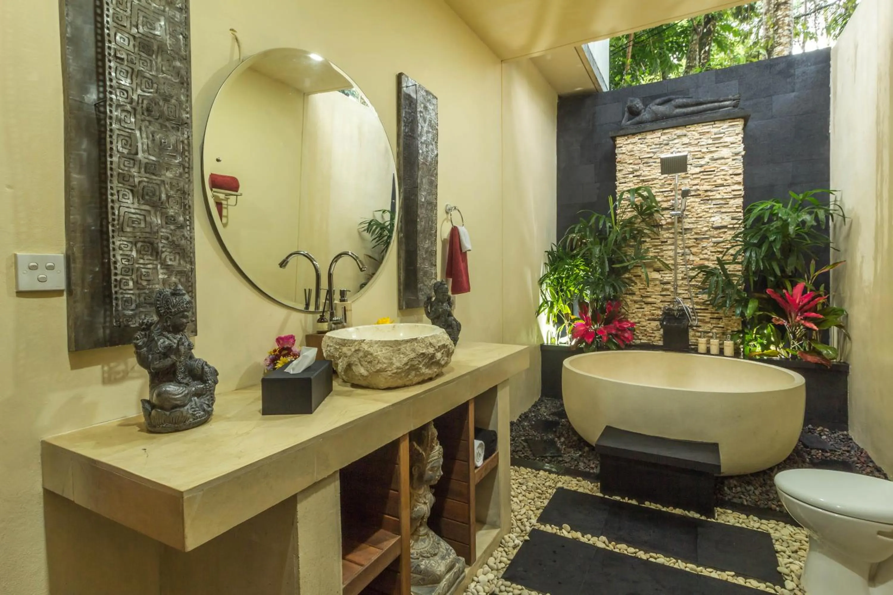 Shower in Masakali Retreat