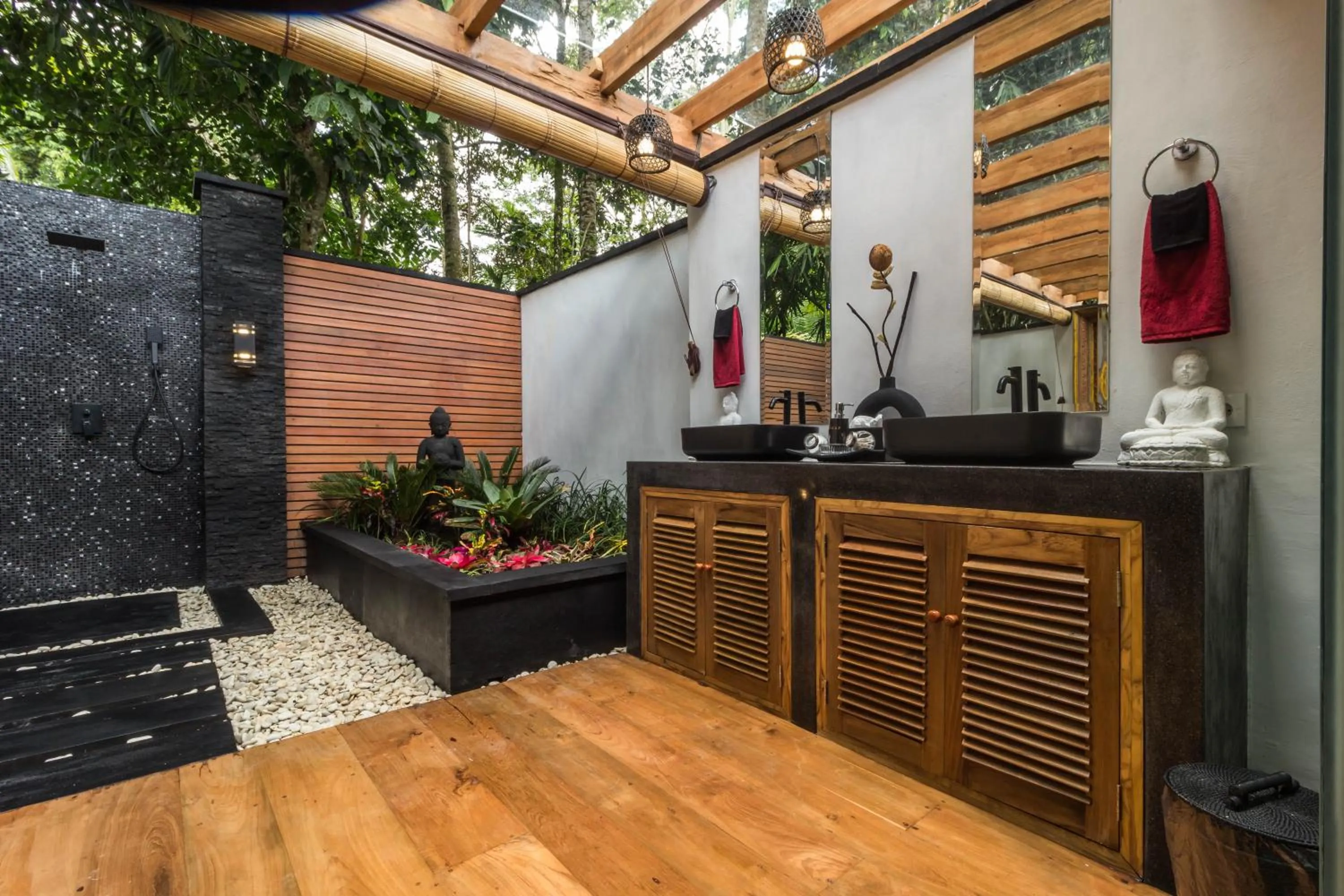 Shower in Masakali Retreat