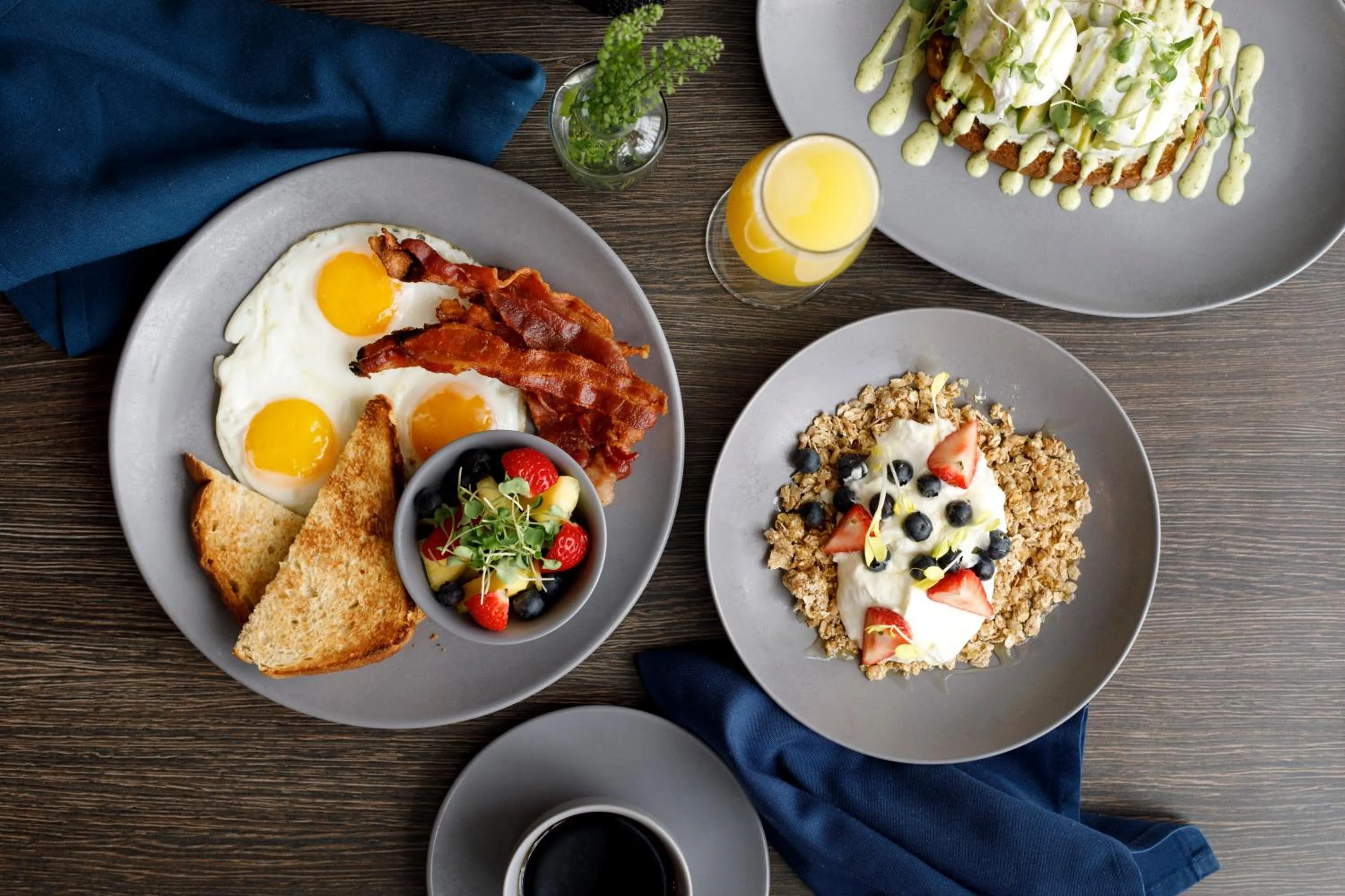 Restaurant/places to eat in The LOOM Hotel, Tapestry Collection by Hilton