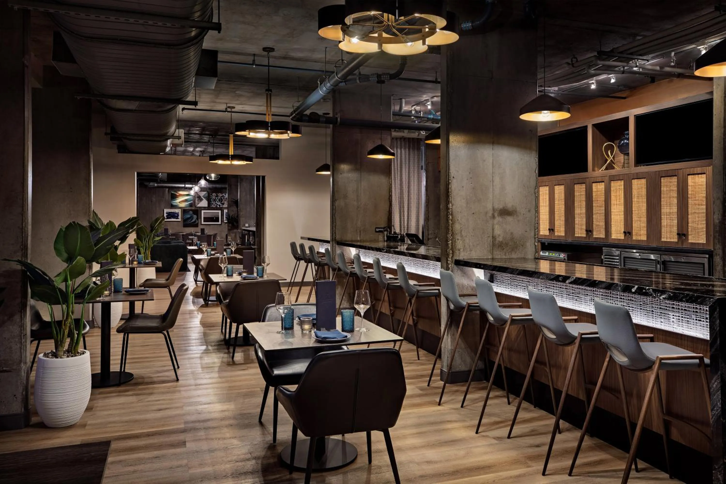 Restaurant/places to eat in The LOOM Hotel, Tapestry Collection by Hilton