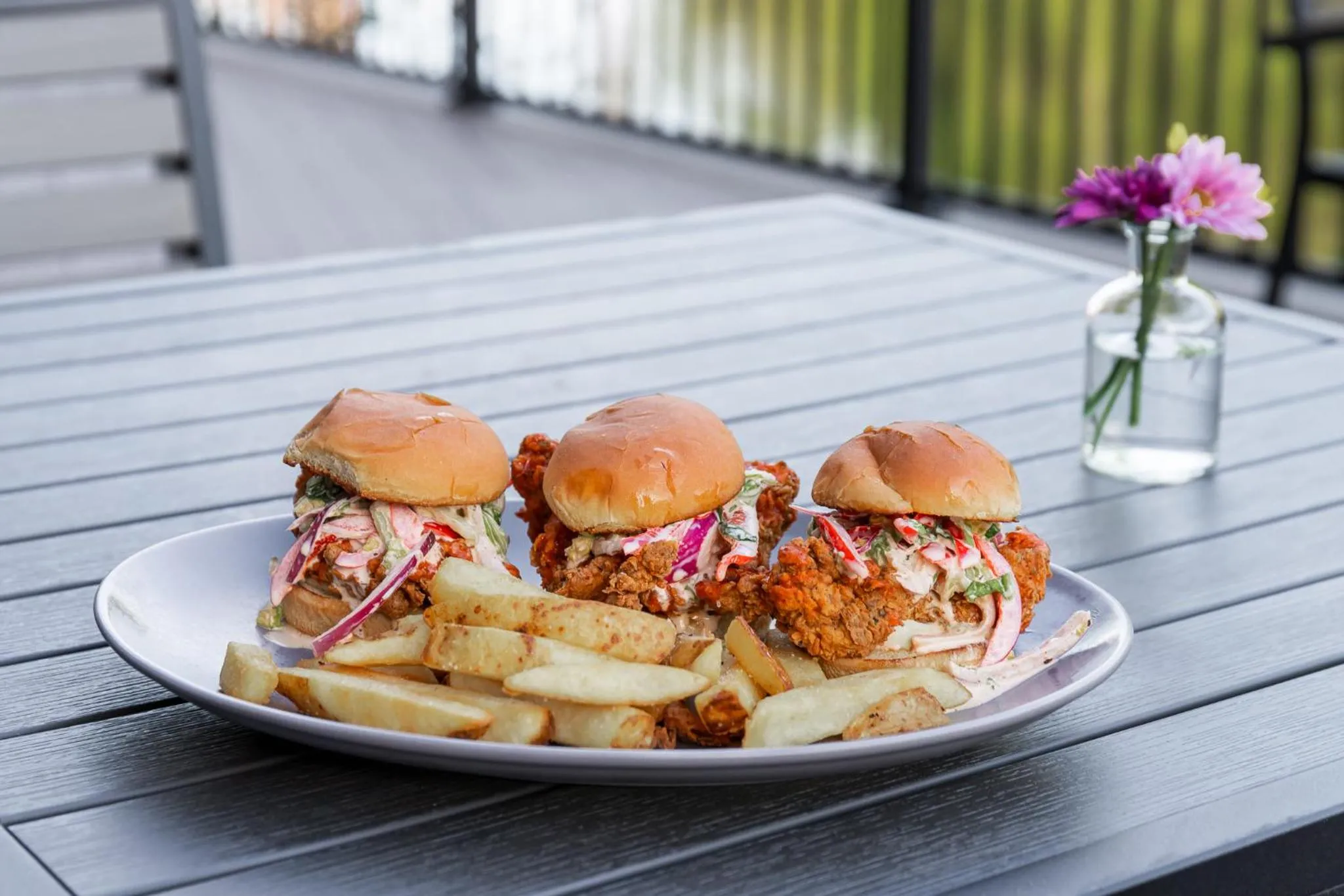 Restaurant/places to eat in The LOOM Hotel, Tapestry Collection by Hilton