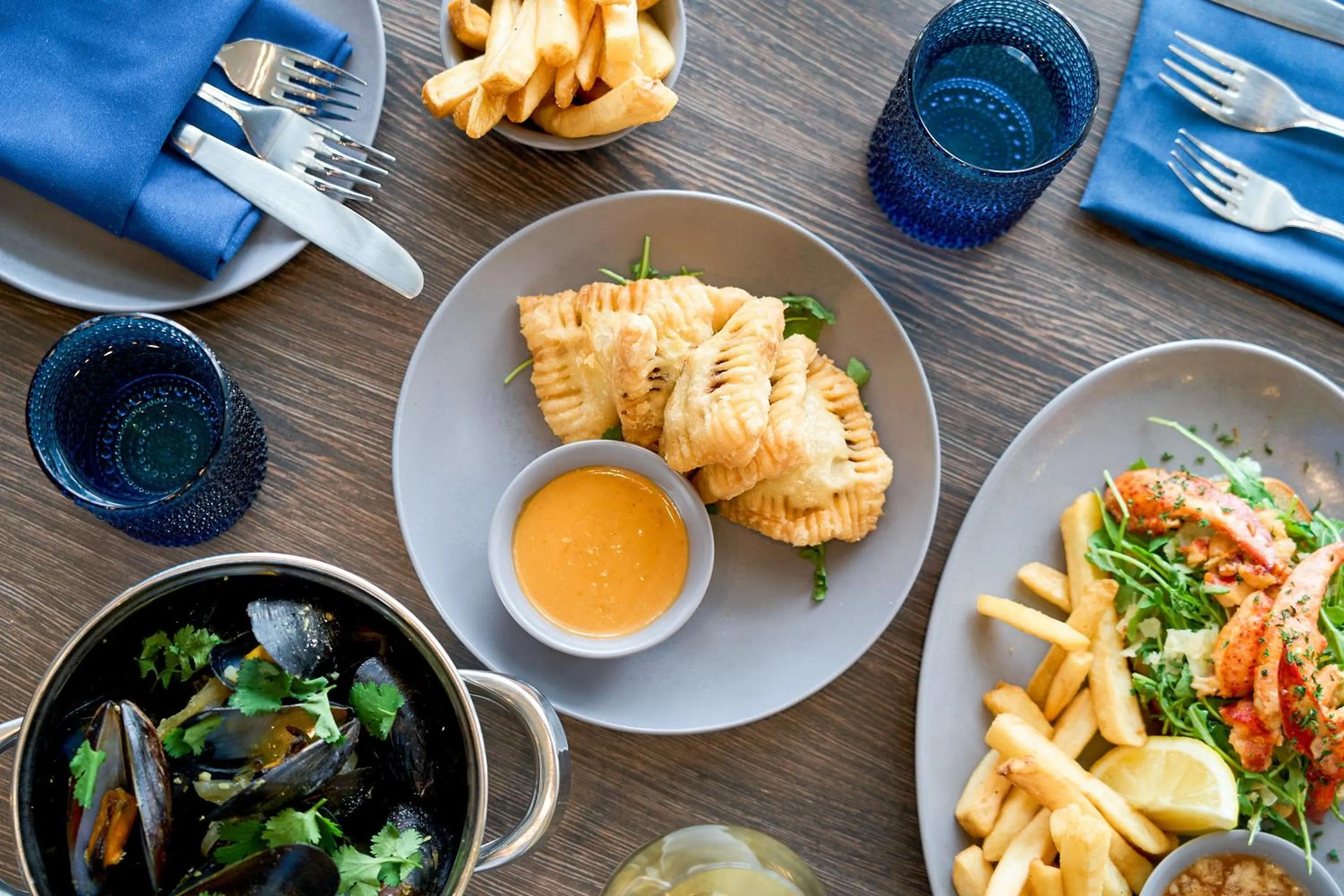 Restaurant/places to eat in The LOOM Hotel, Tapestry Collection by Hilton