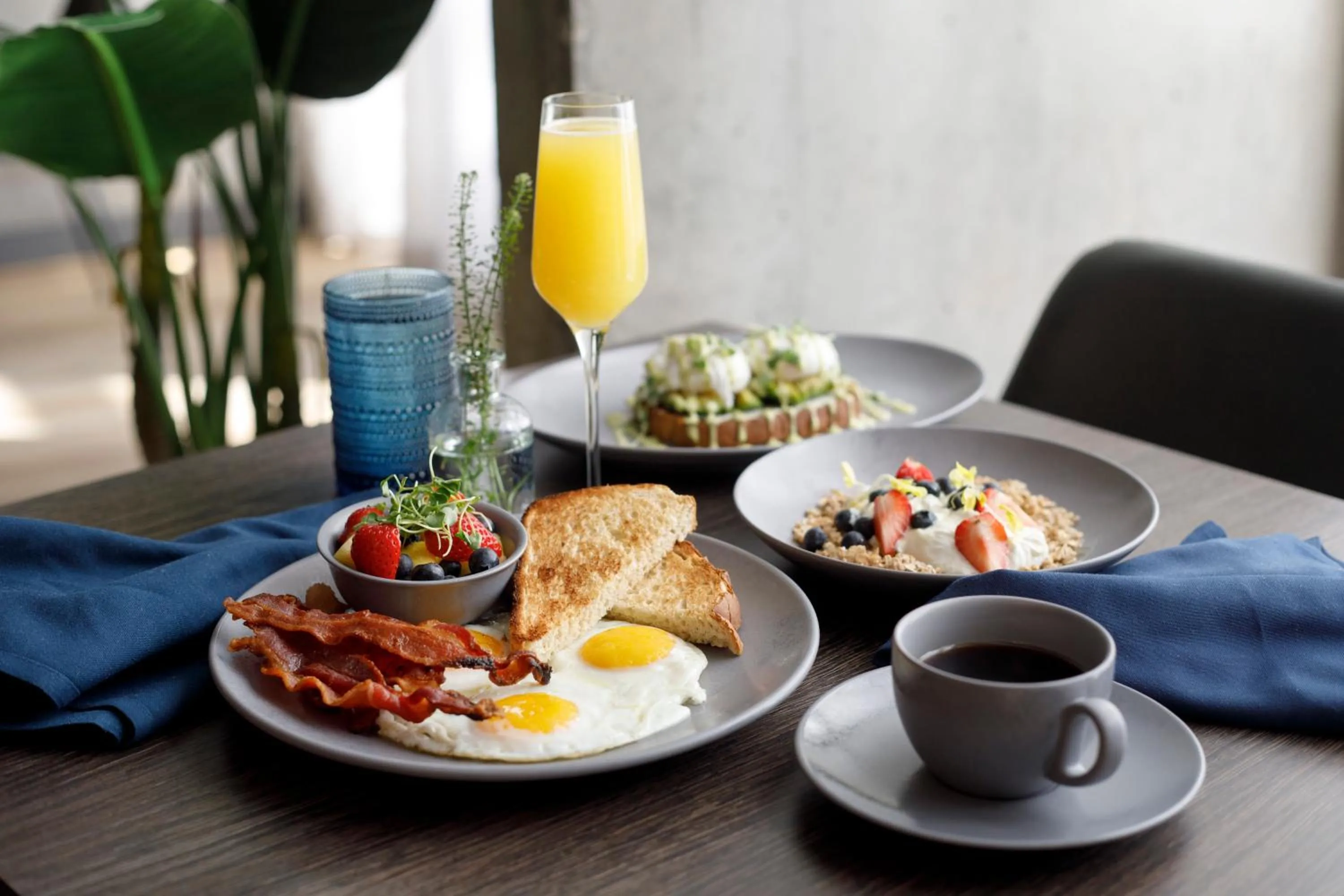 Restaurant/places to eat in The LOOM Hotel, Tapestry Collection by Hilton