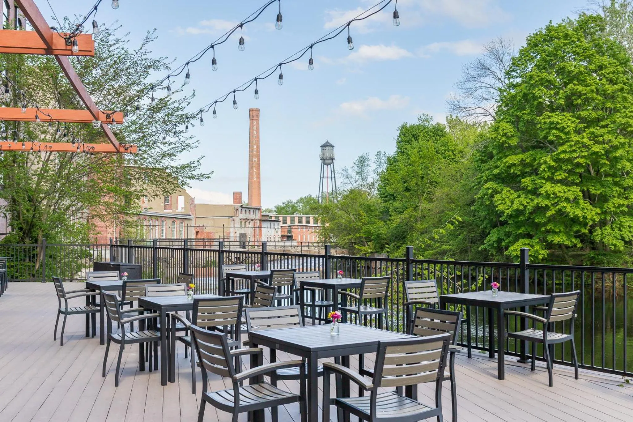 Restaurant/places to eat in The LOOM Hotel, Tapestry Collection by Hilton