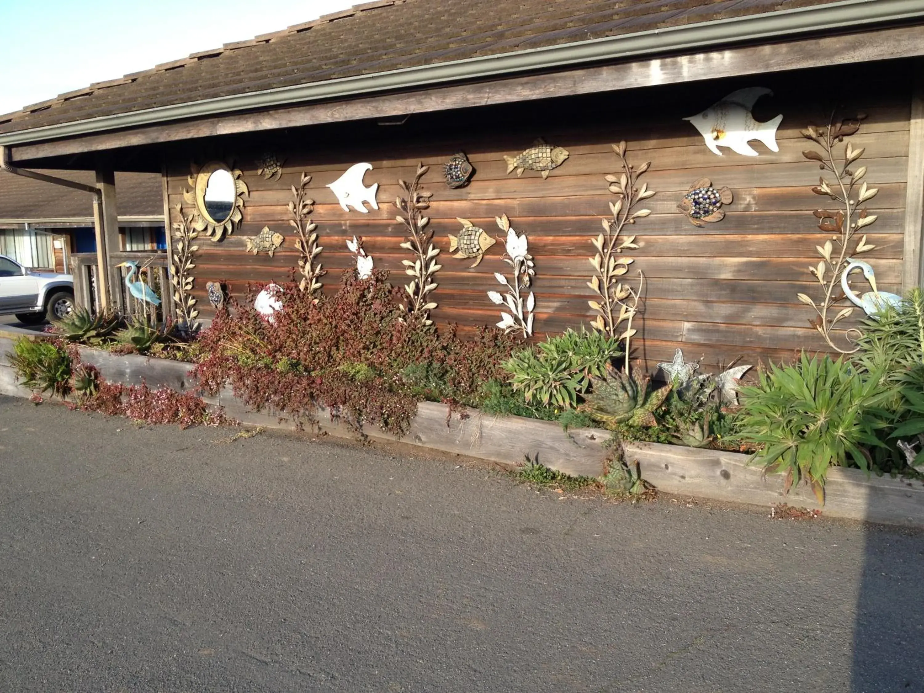 Facade/entrance in Gualala Surf Inn on the ocean bluff Facade/entrance in Gualala Surf Inn on the ocean bluff