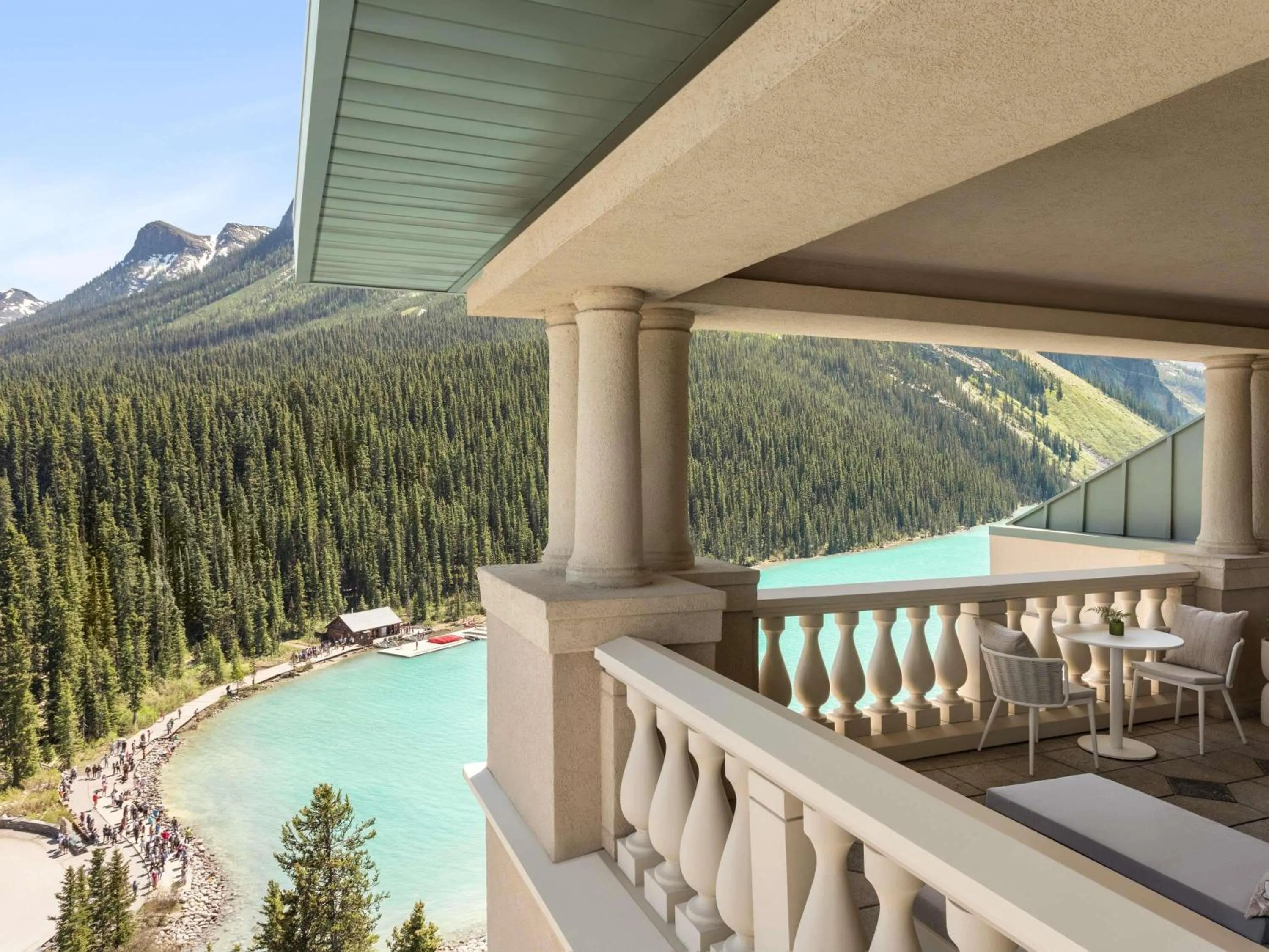 Bedroom in Fairmont Château Lake Louise