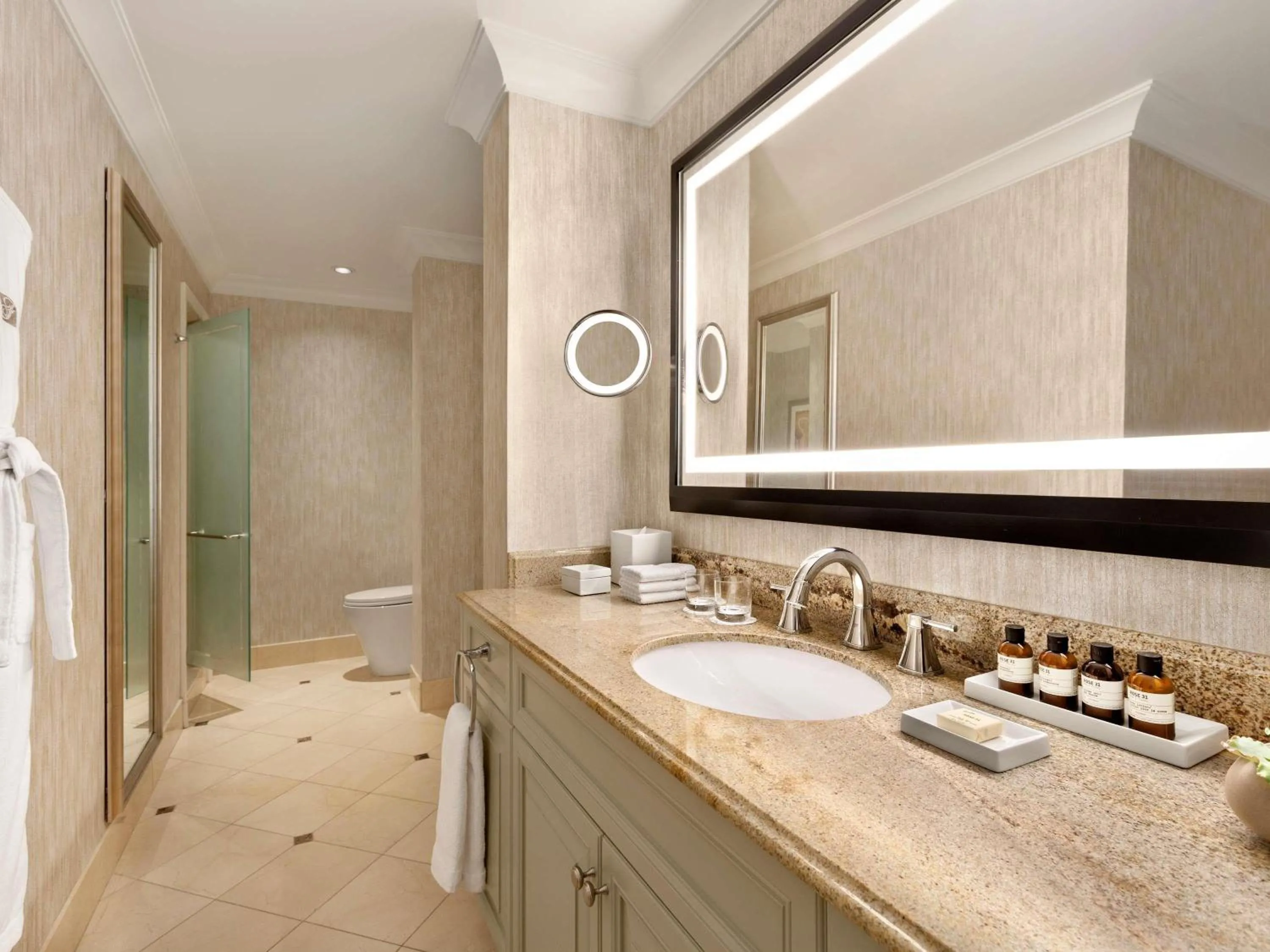 Bedroom in Fairmont Château Lake Louise