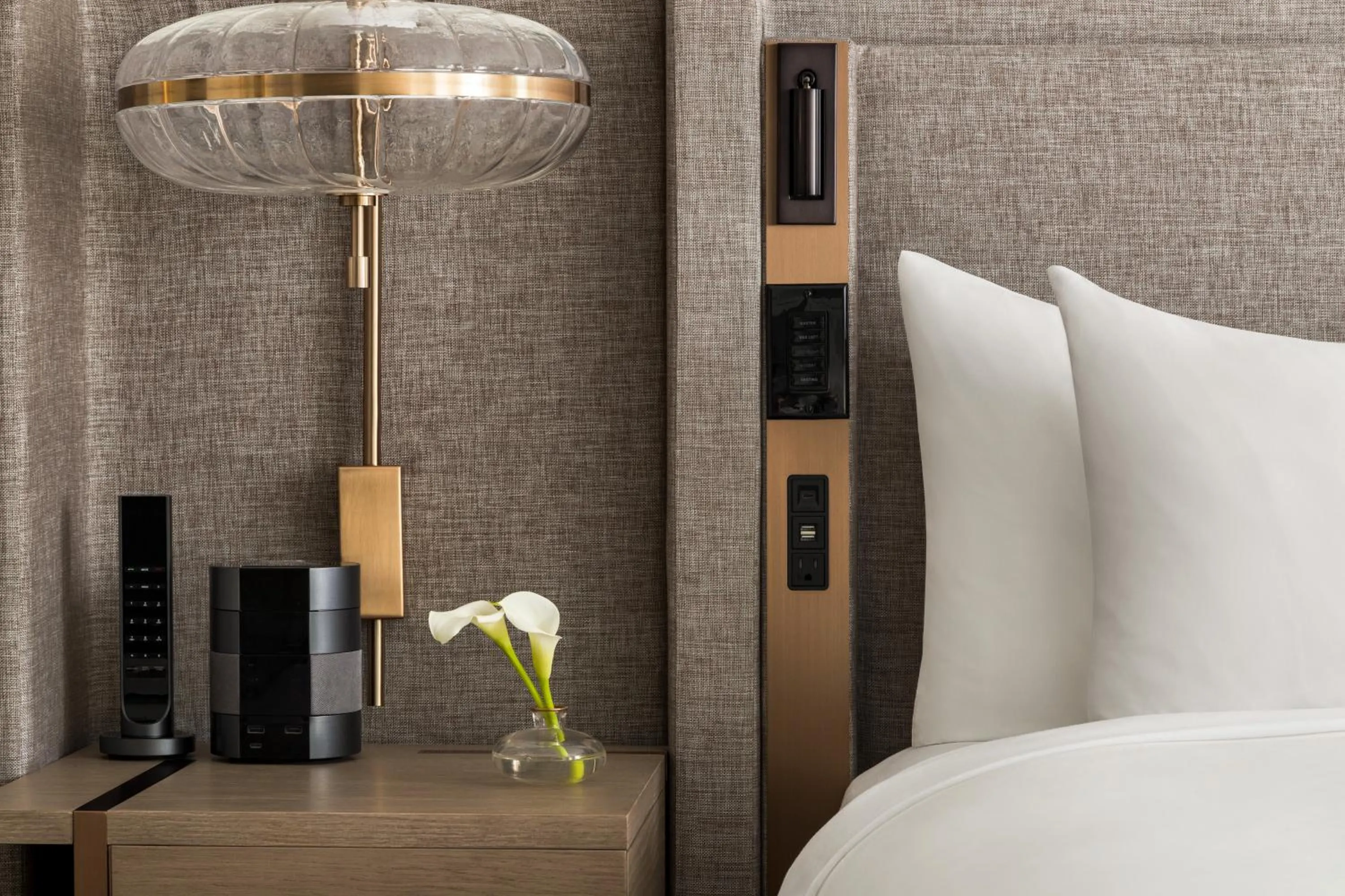 Bed in Fairmont Château Lake Louise