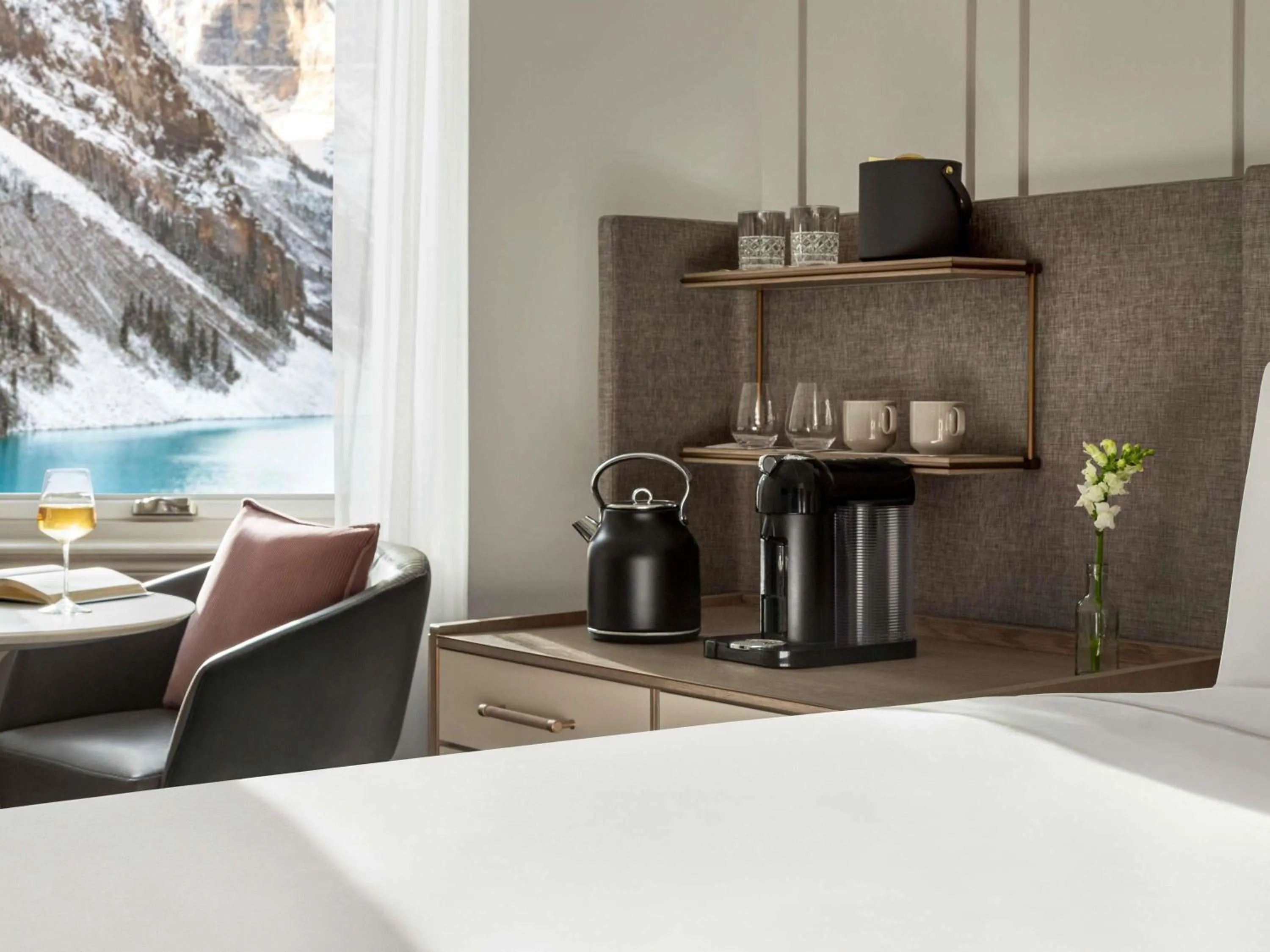 Bedroom in Fairmont Château Lake Louise