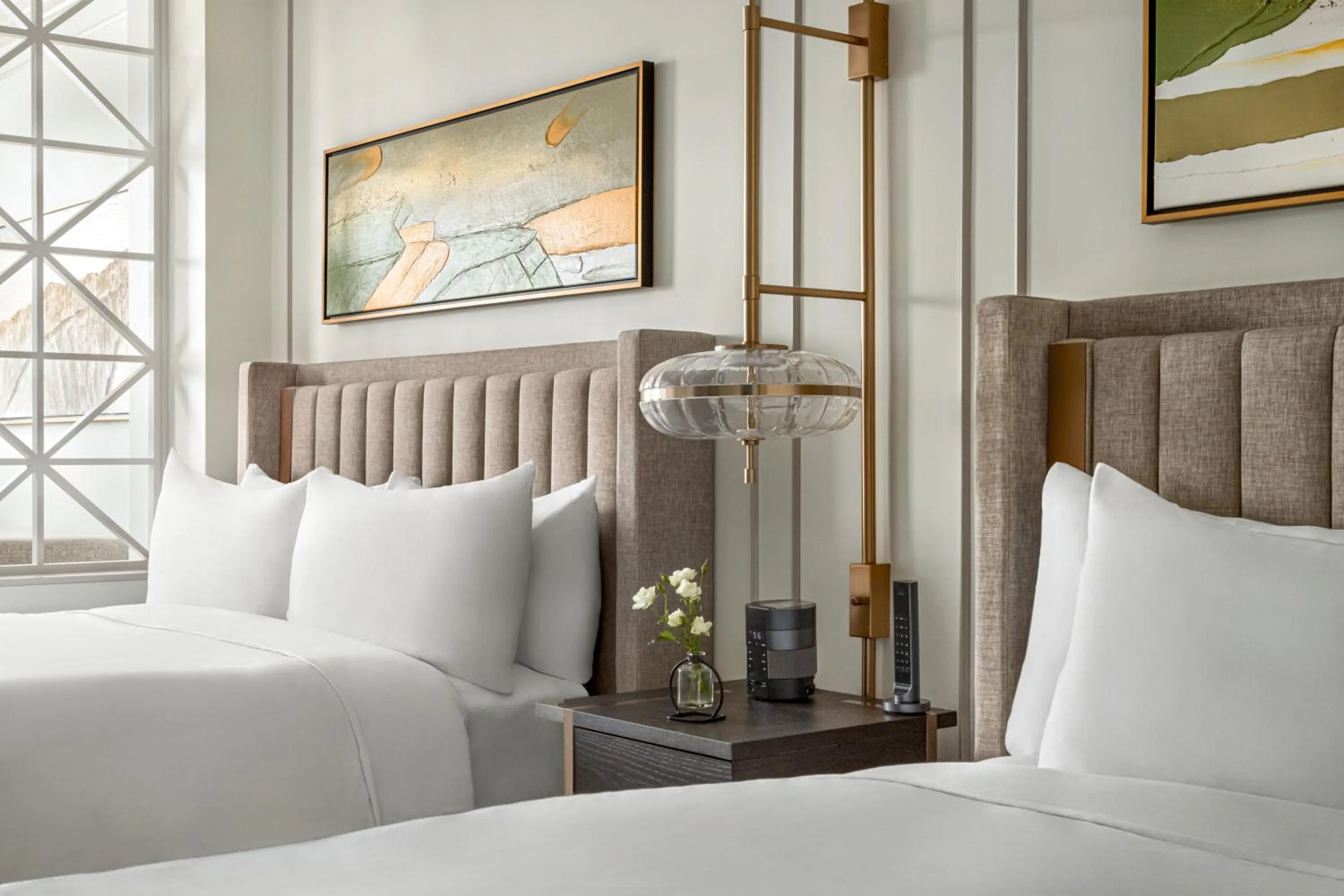 Bed in Fairmont Château Lake Louise