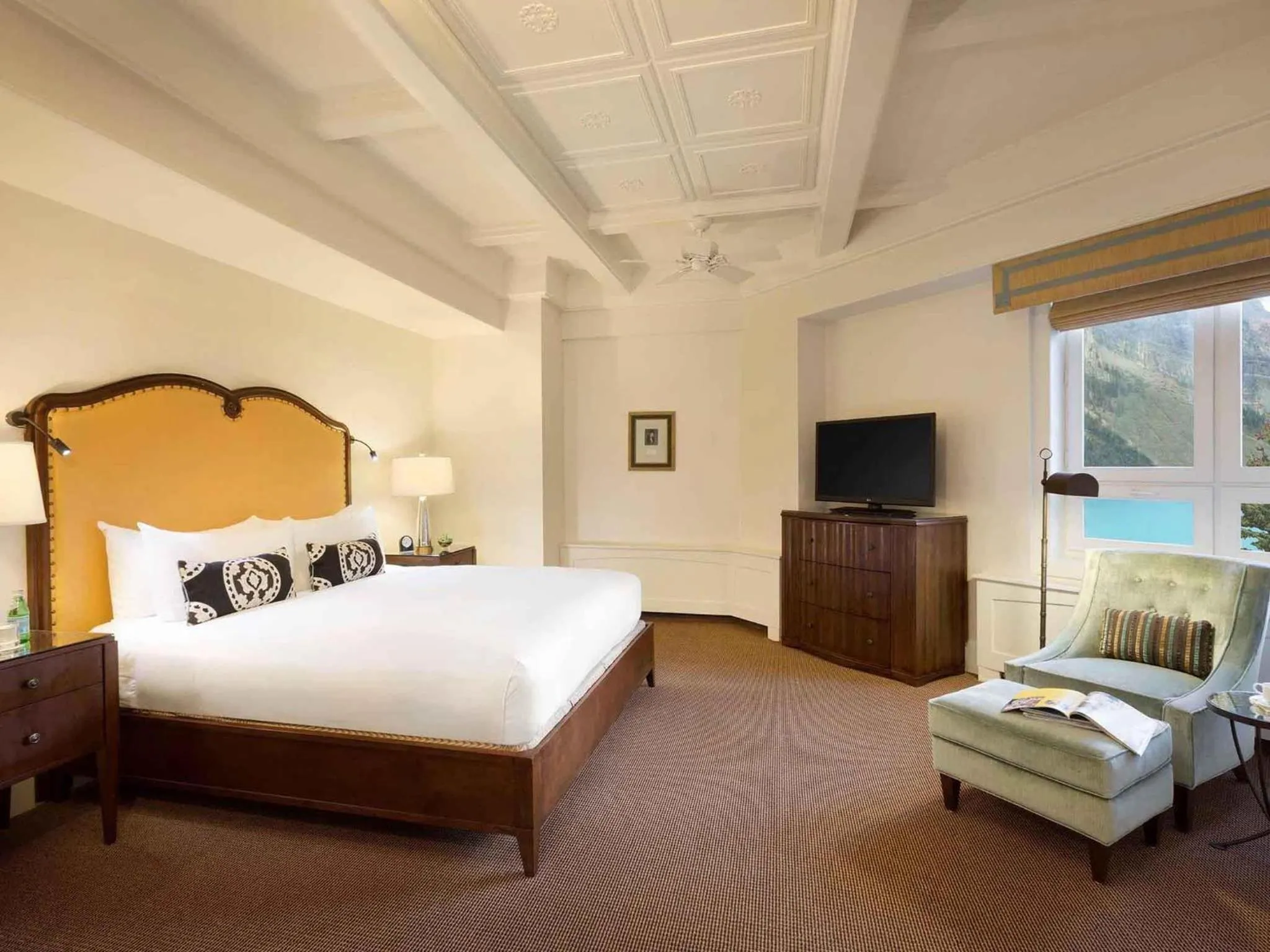Bedroom, Bed in Fairmont Château Lake Louise