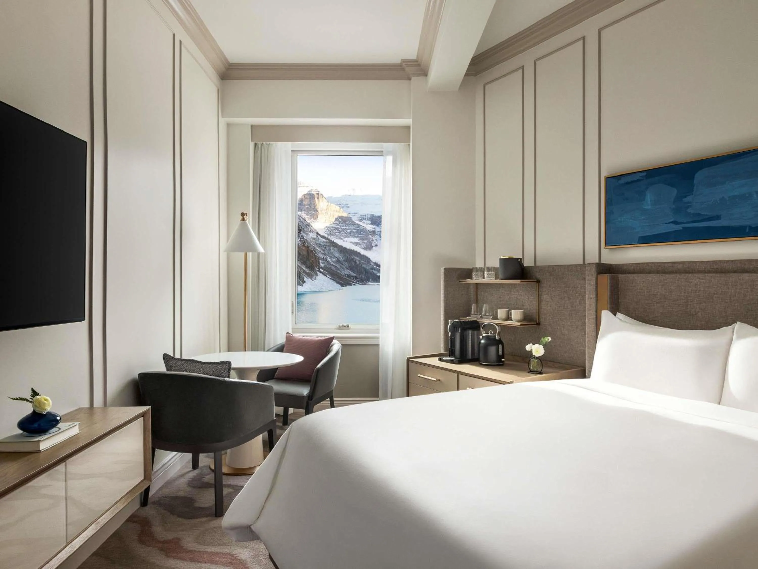 Bedroom, Bed in Fairmont Château Lake Louise