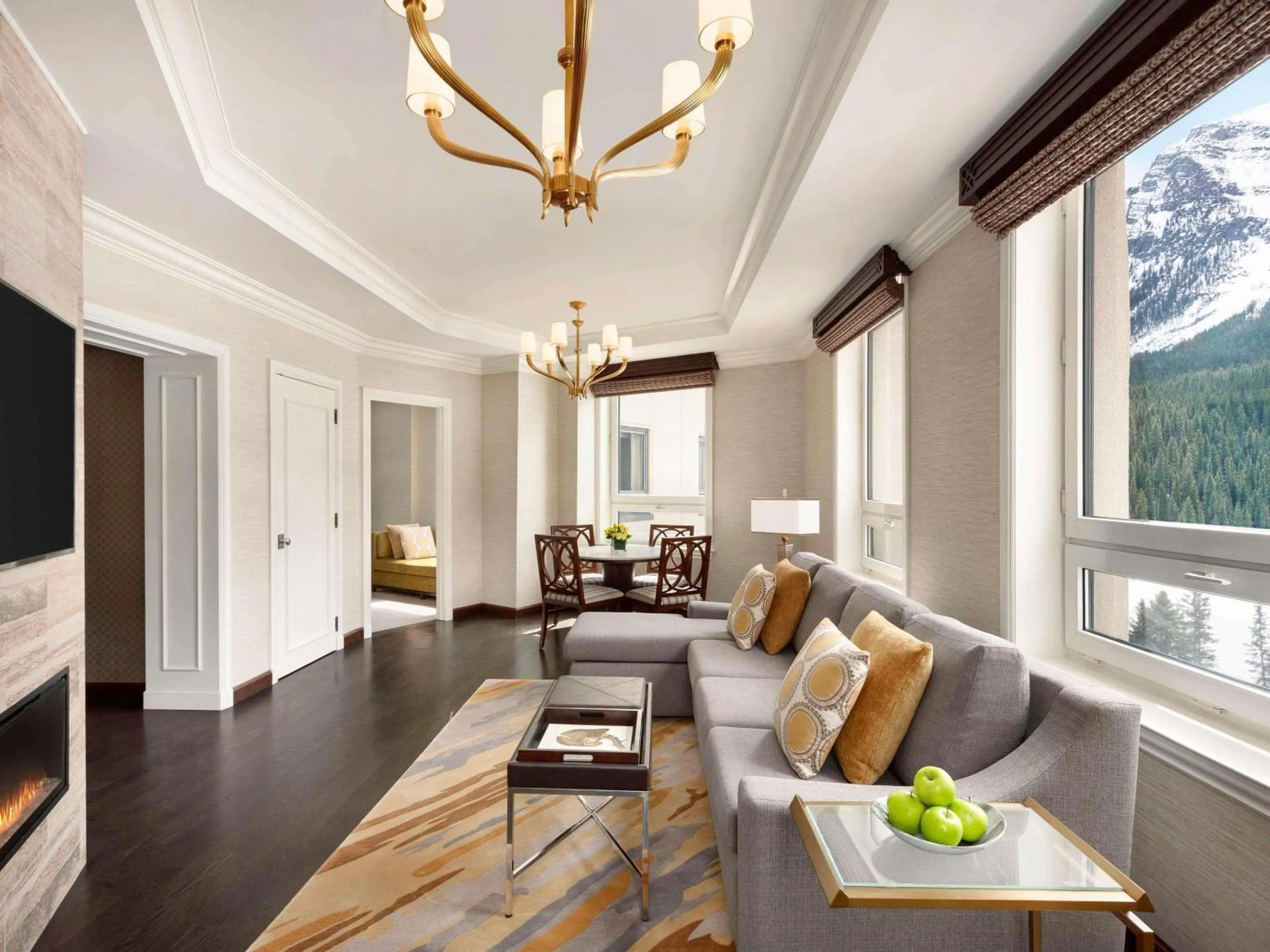 Bedroom in Fairmont Château Lake Louise