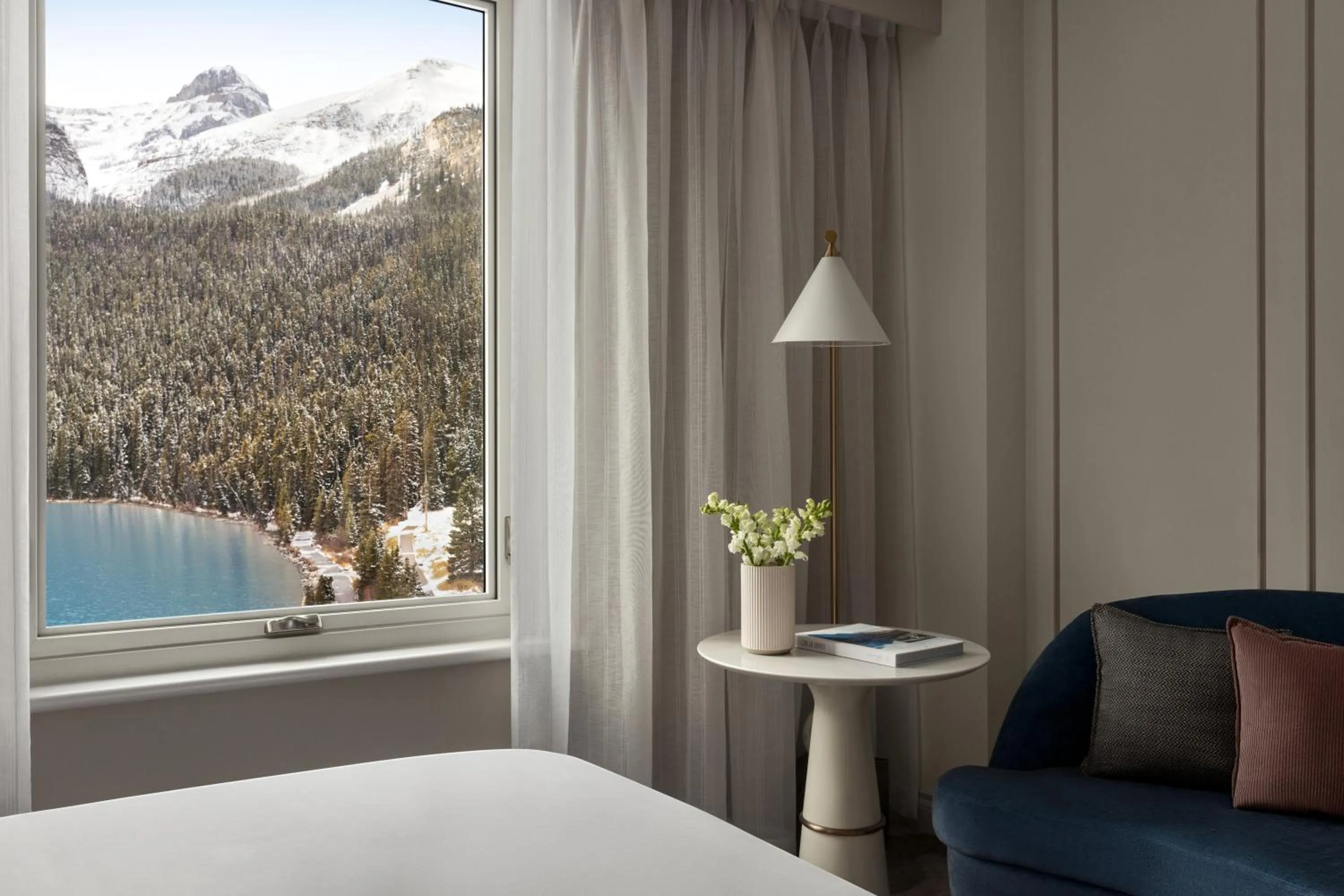 Bed in Fairmont Château Lake Louise