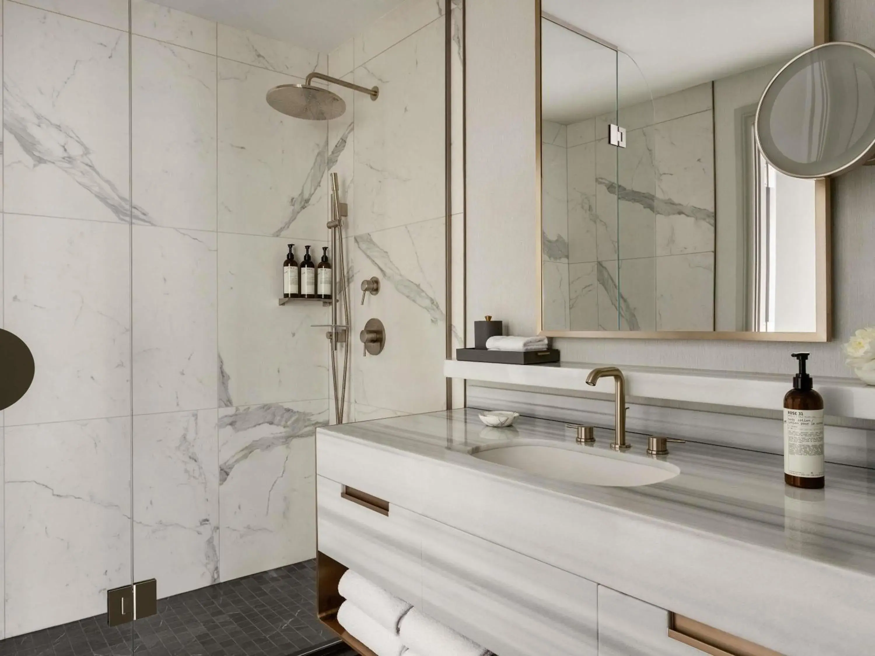 Bedroom in Fairmont Château Lake Louise Bedroom in Fairmont Château Lake Louise