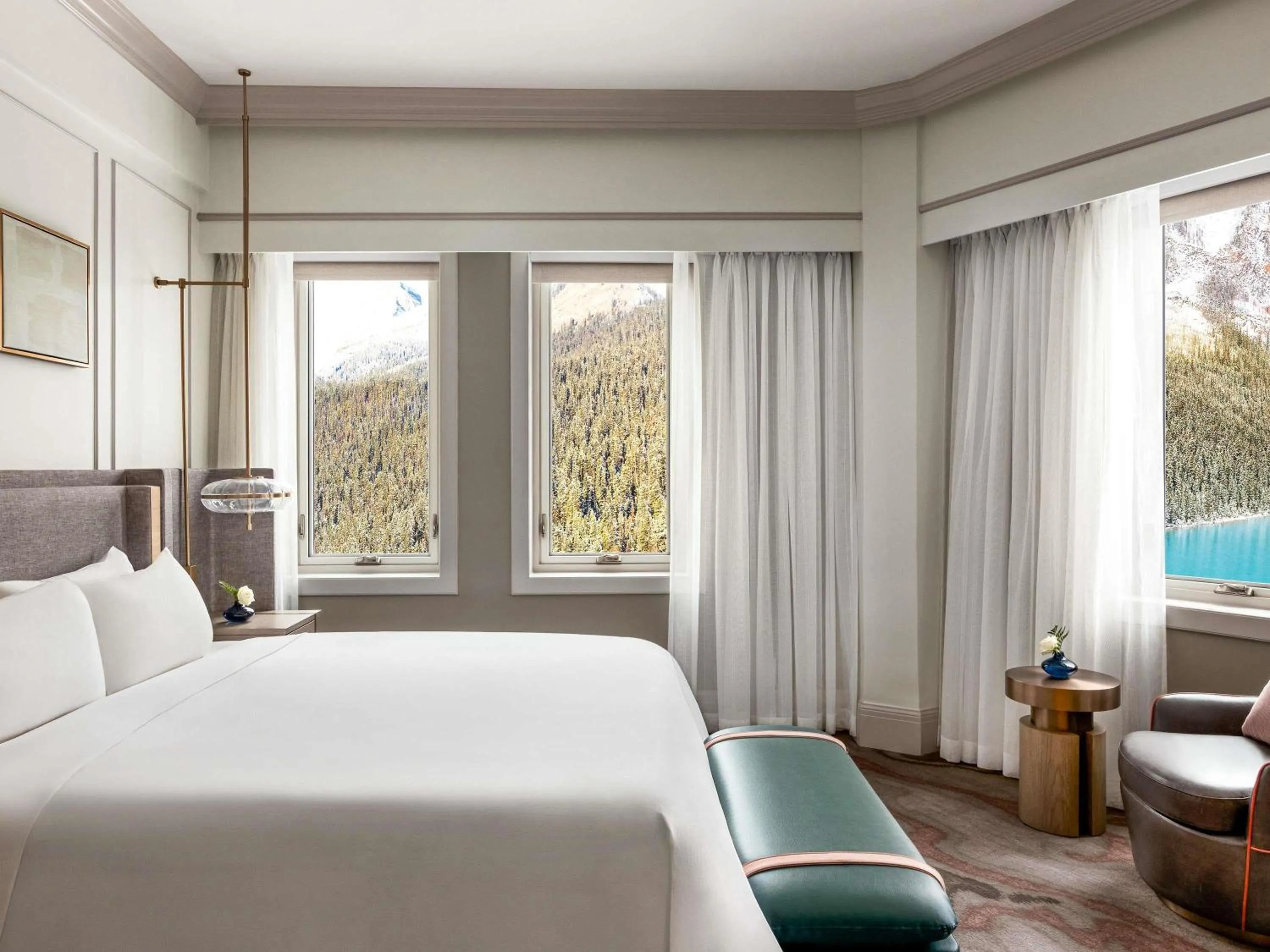 Bedroom, Bed in Fairmont Château Lake Louise