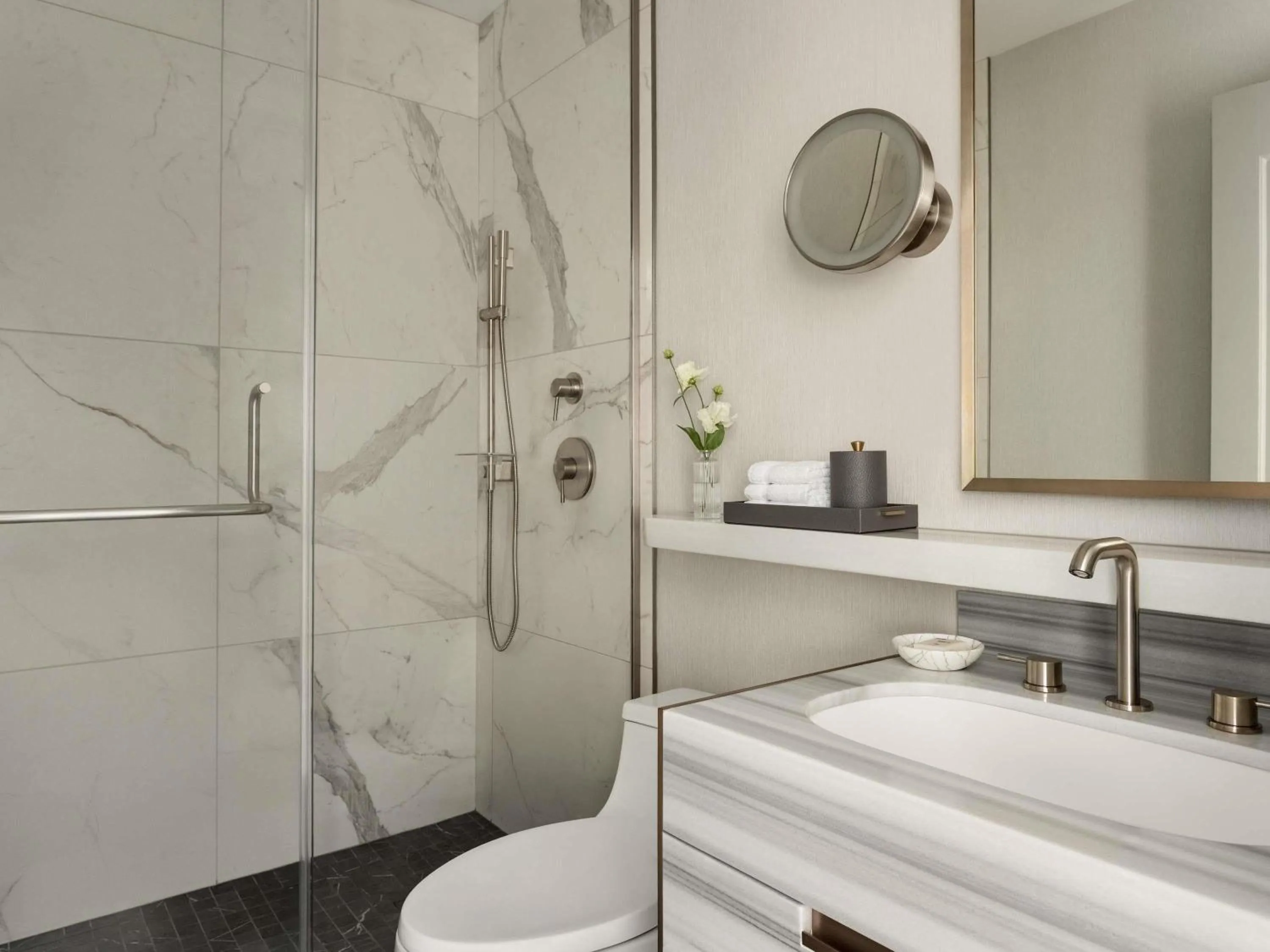 Bedroom in Fairmont Château Lake Louise