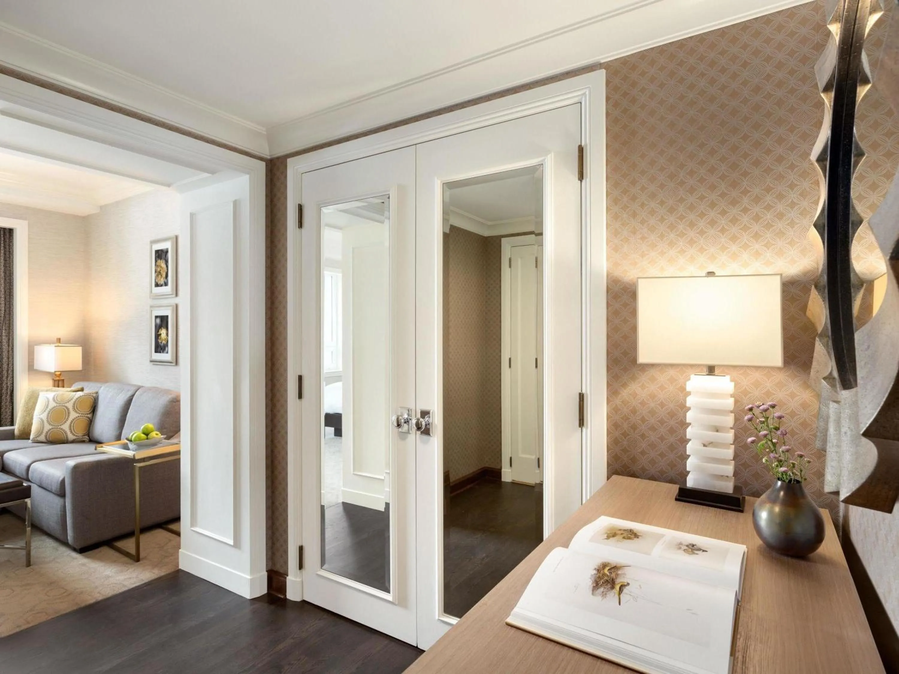 Bedroom, Bed in Fairmont Château Lake Louise